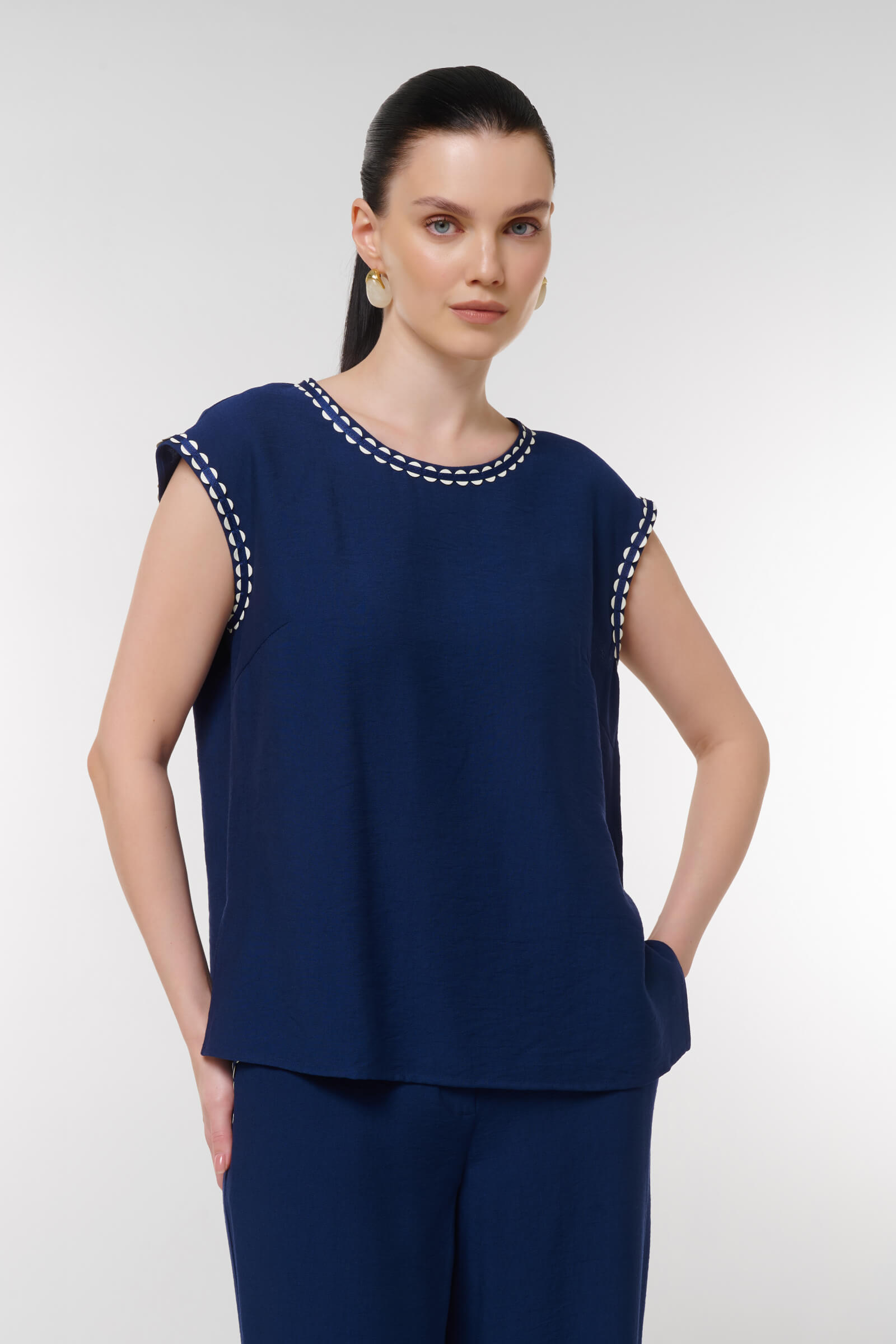 Топ с окантовкой цвета Синий 
