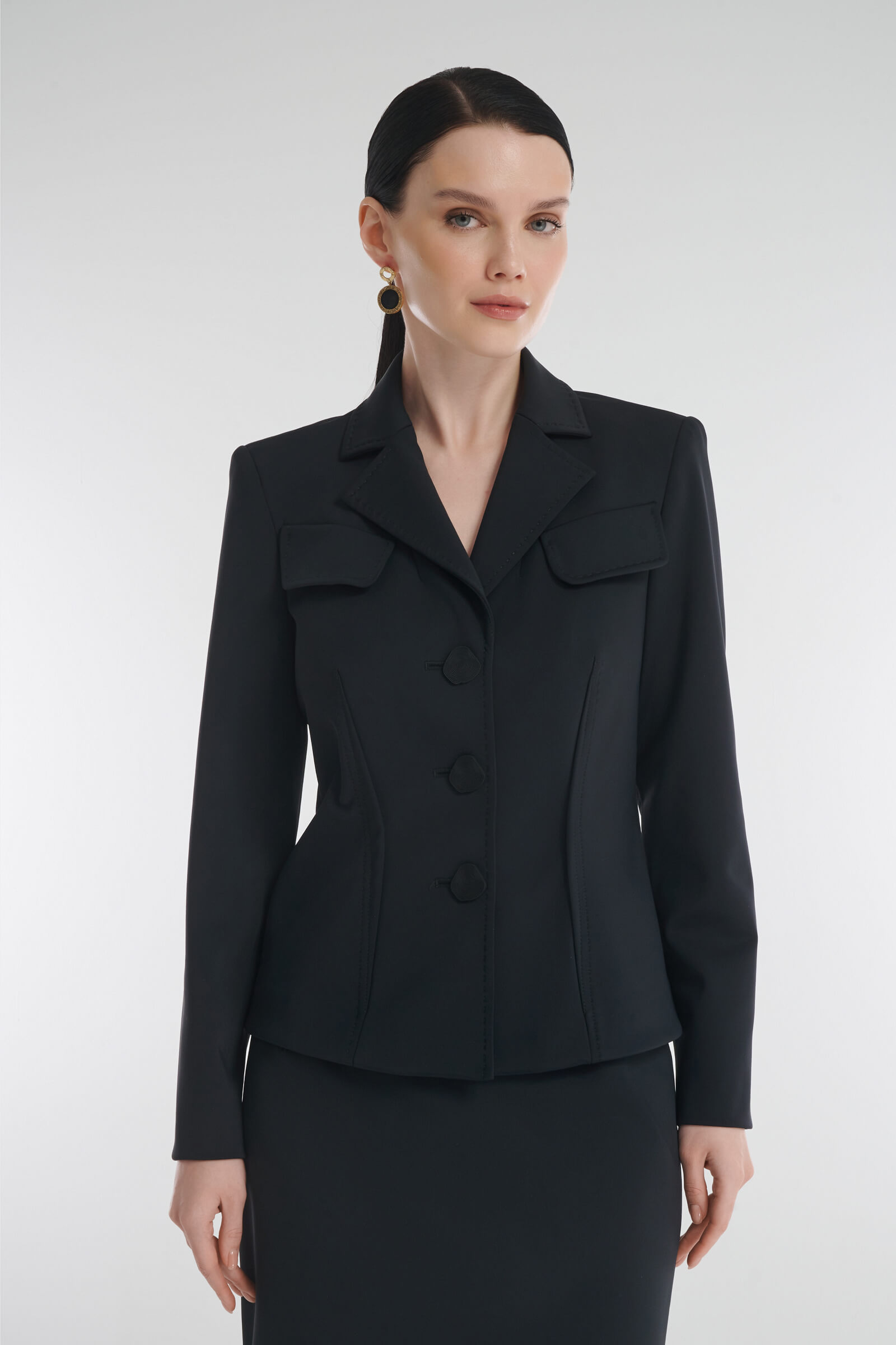 Приталенный жакет с декоративной строчкой цвета Черный 