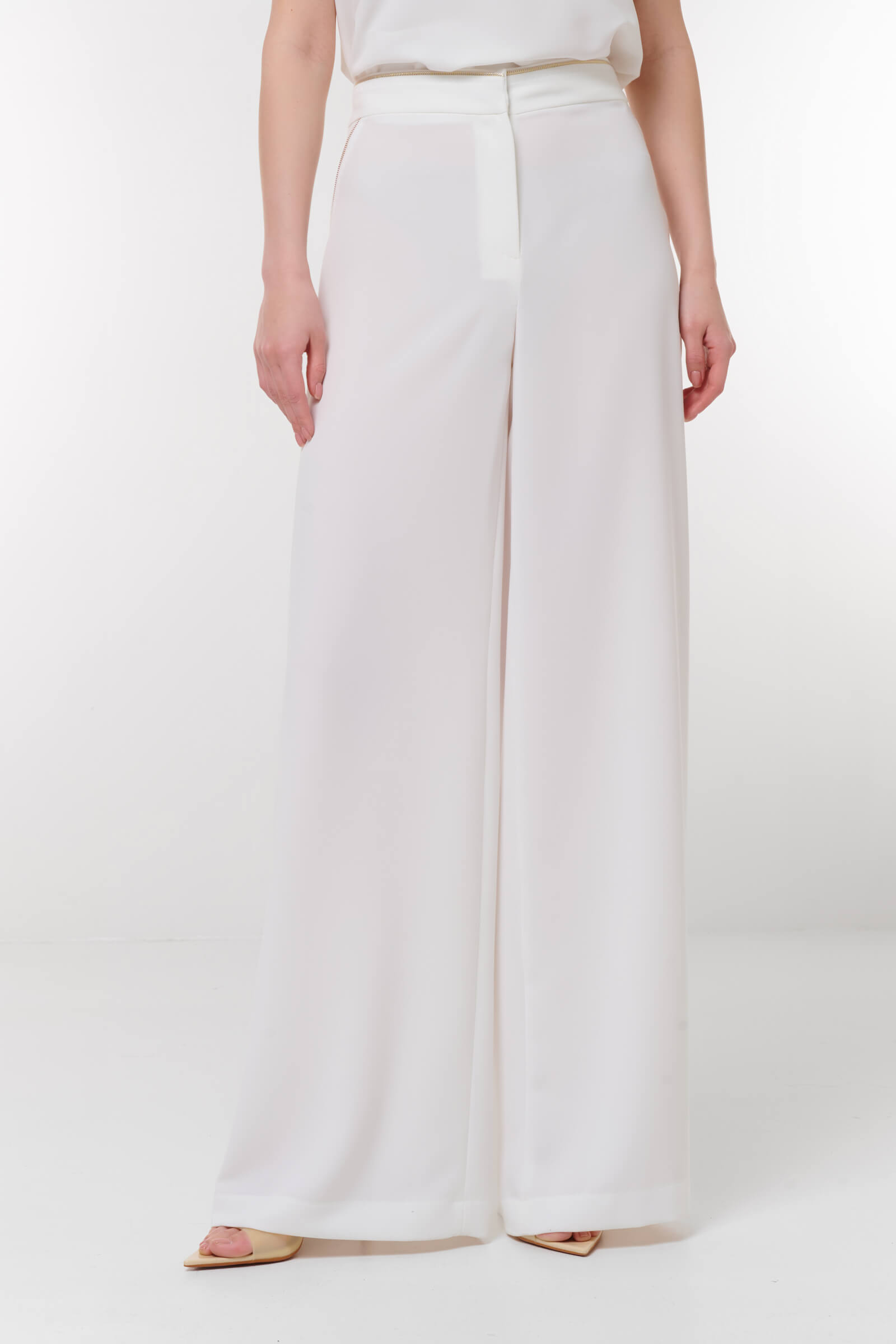 Брюки с контрастной окантовкой цвета Белый 