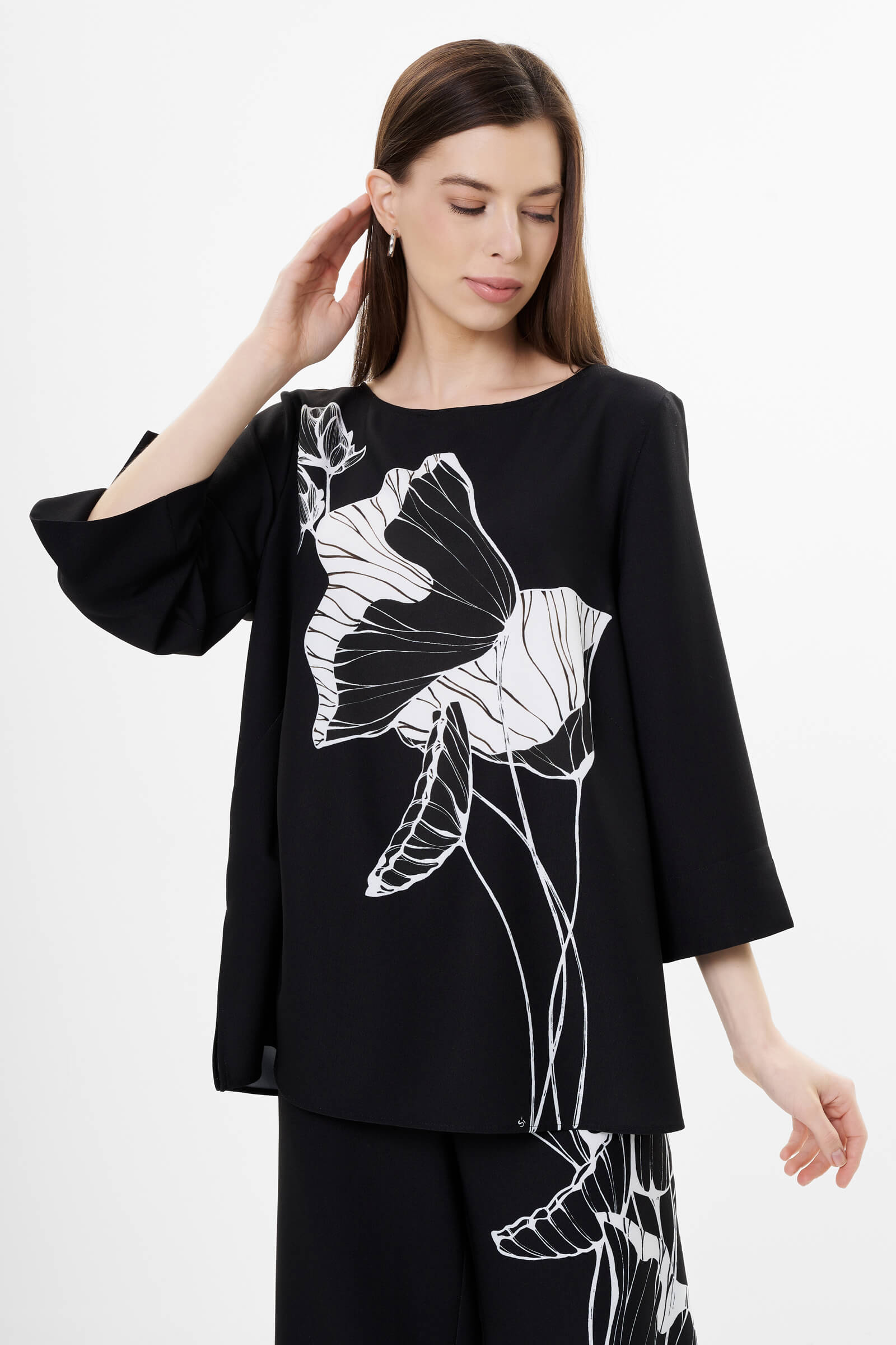 Блузка с укороченным рукавом цвета Черно-белый 