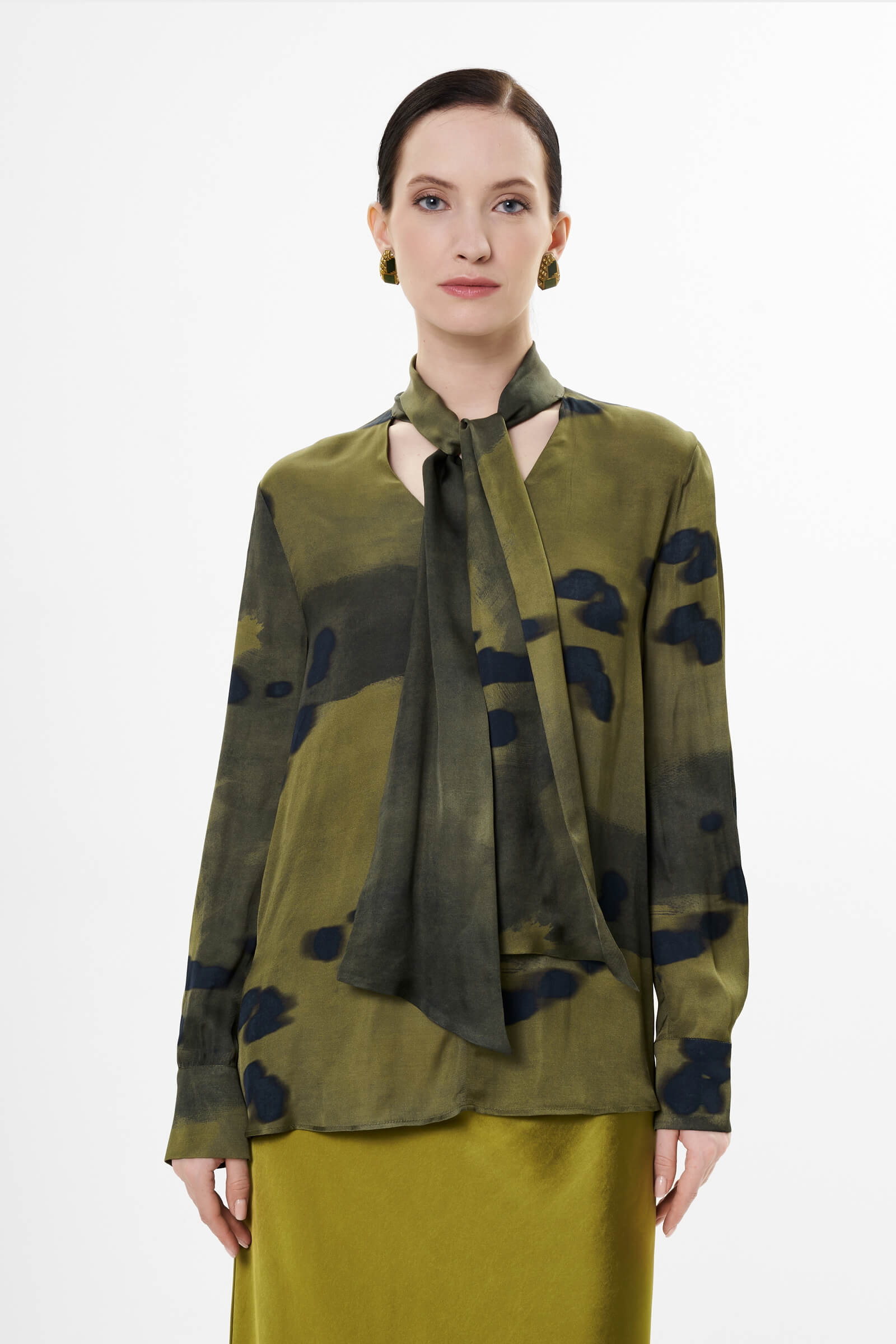 Блузка из вискозы с воротником-аскот цвета Зеленый 