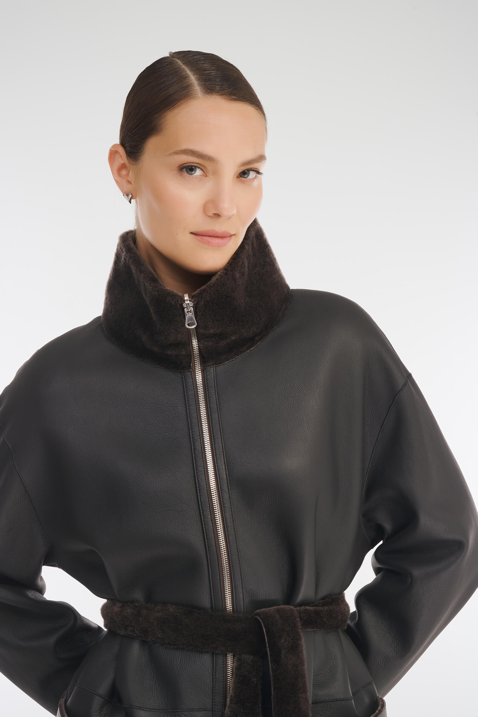 Двусторонняя дубленка с воротником-воронкой Бренд Caterina Leman