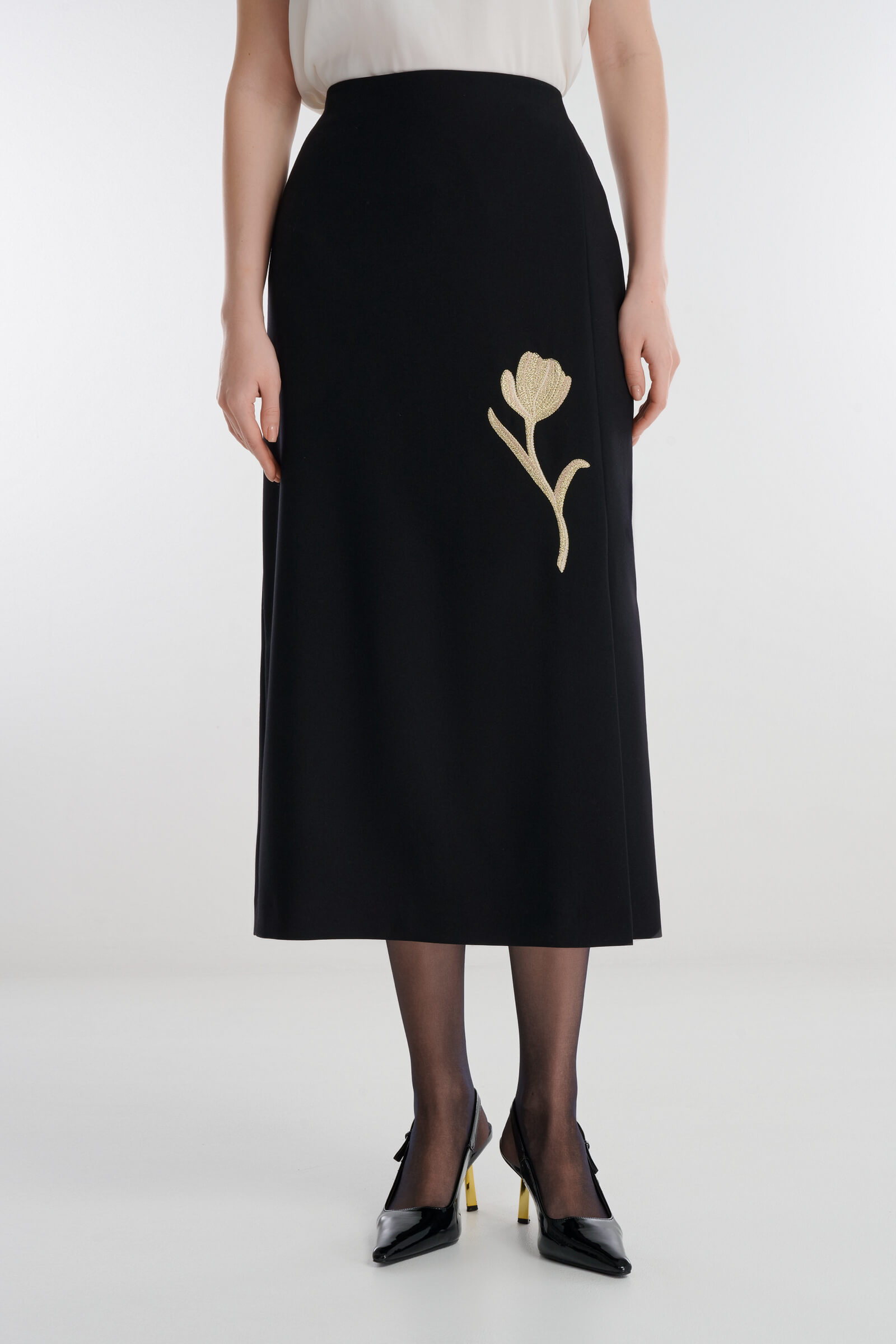 Юбка-карандаш с вышивкой цвета Черный 