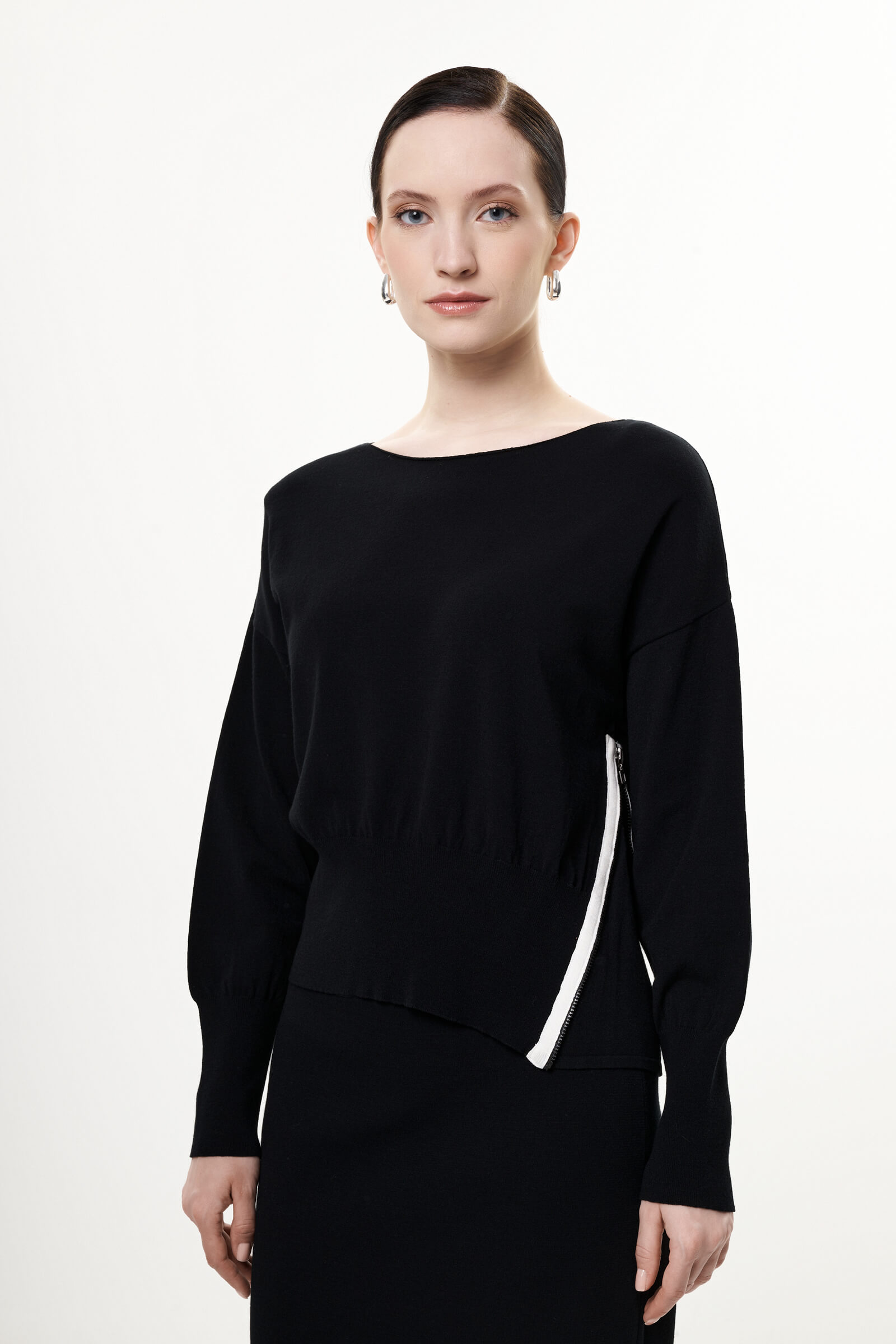 Джемпер из шелковистой вискозы с молнией сбоку цвета Черный 