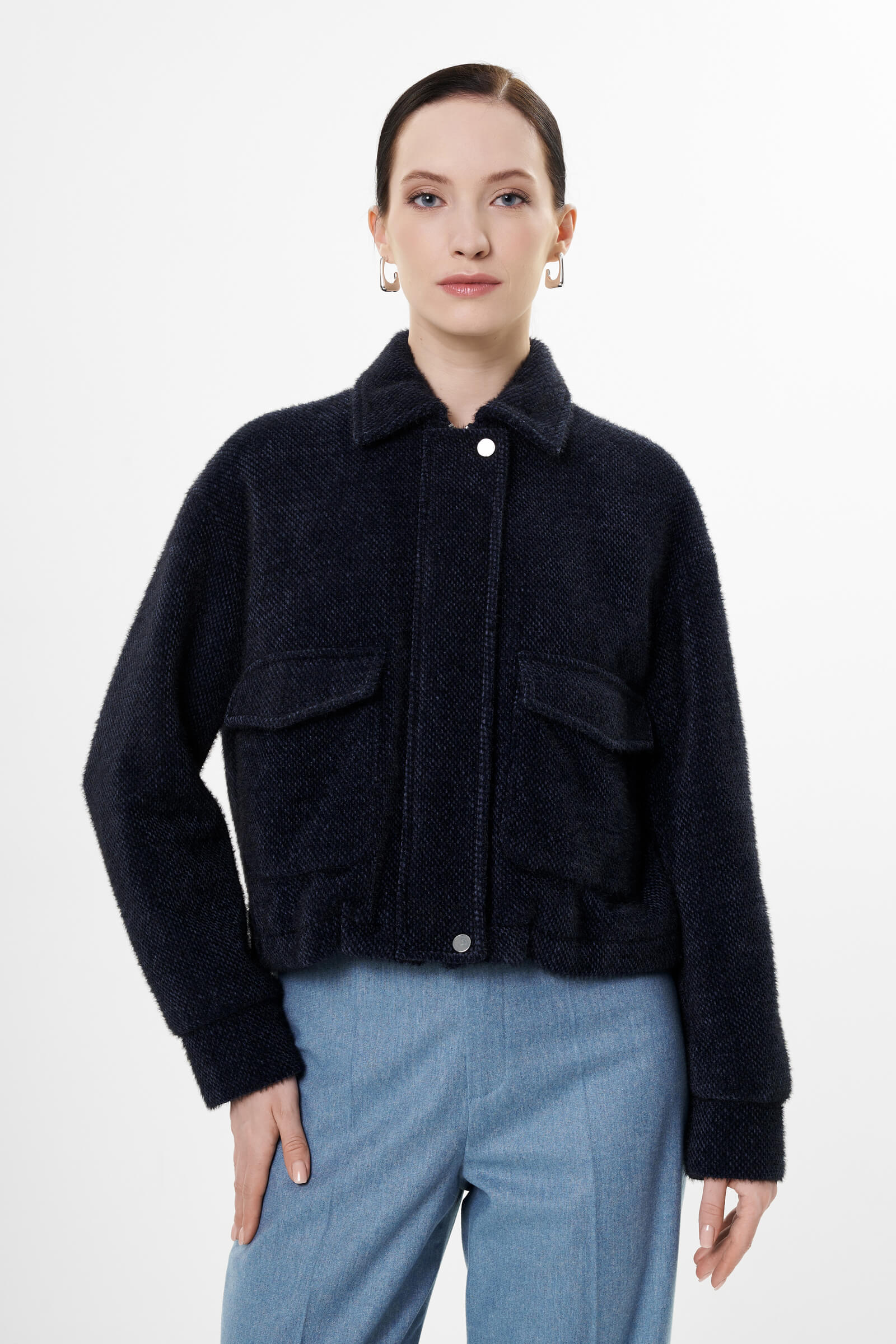 Укороченная куртка с накладными карманами цвета Синий 