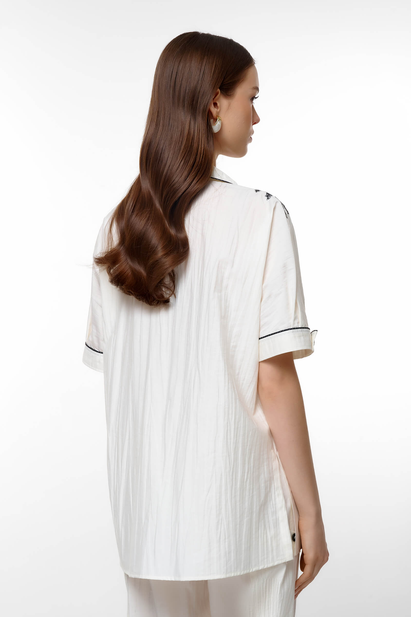 Удлиненная блузка с контрастной окантовкой и рисунком Бренд Caterina Leman