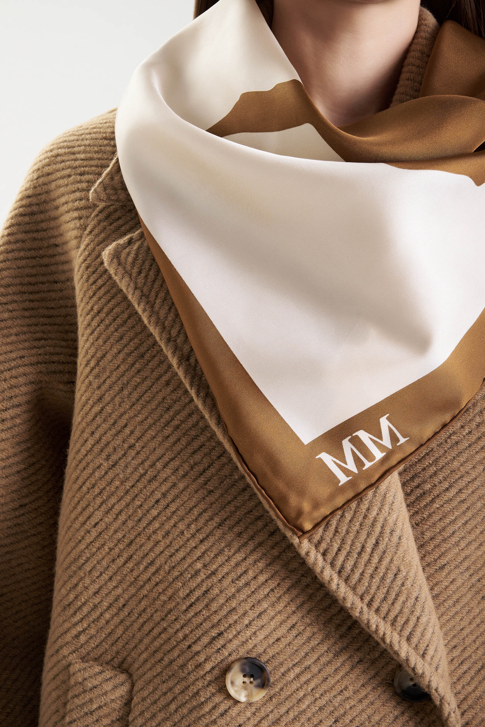 Платок из 100% шелка цвета Кремовый 