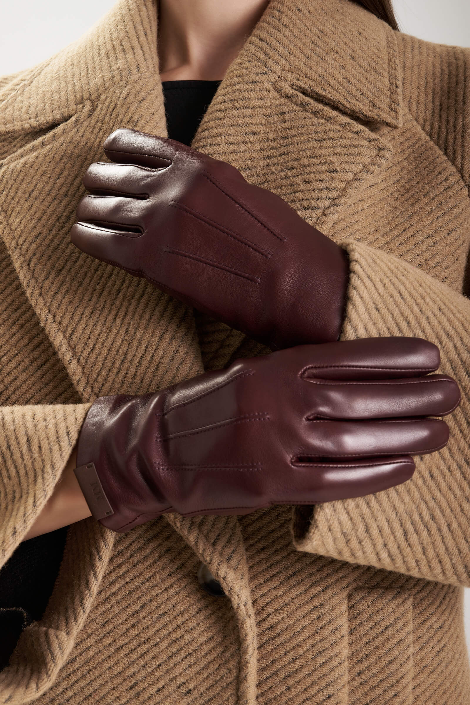 Перчатки из натуральной кожи цвета Коричневый 