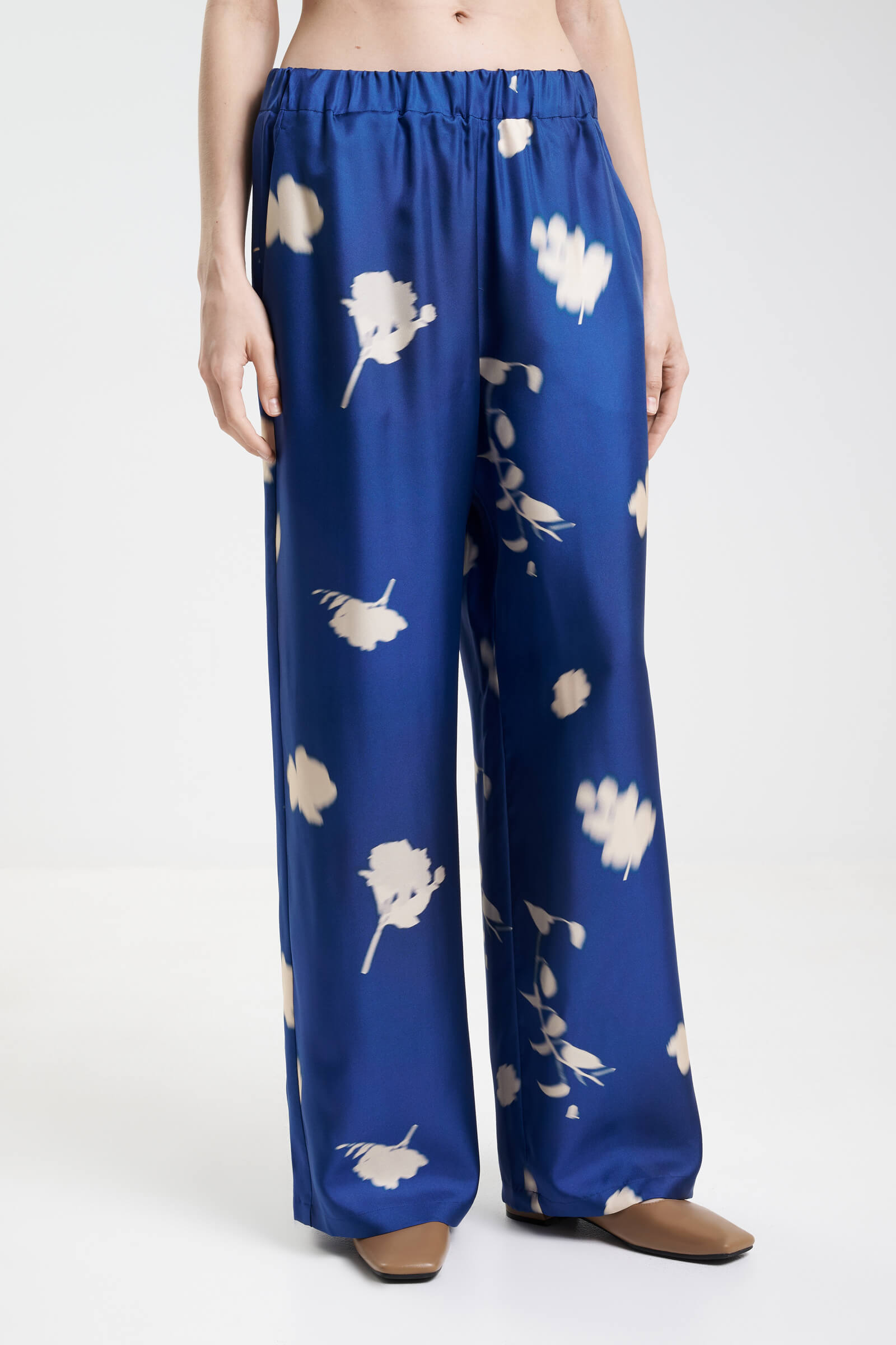 Шелковые брюки на резинке цвета Синий 