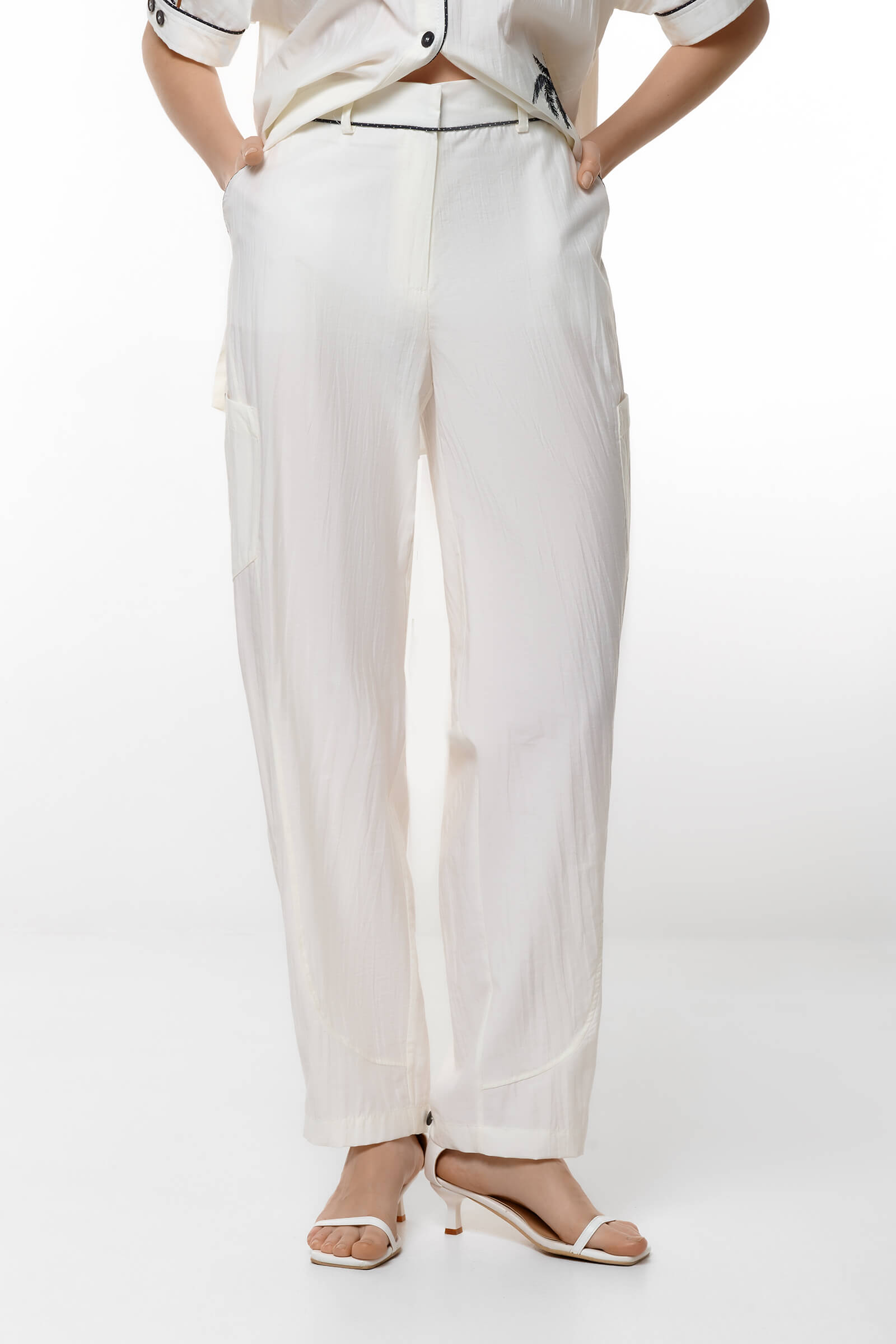 Брюки-багги с карманами цвета Кремовый 