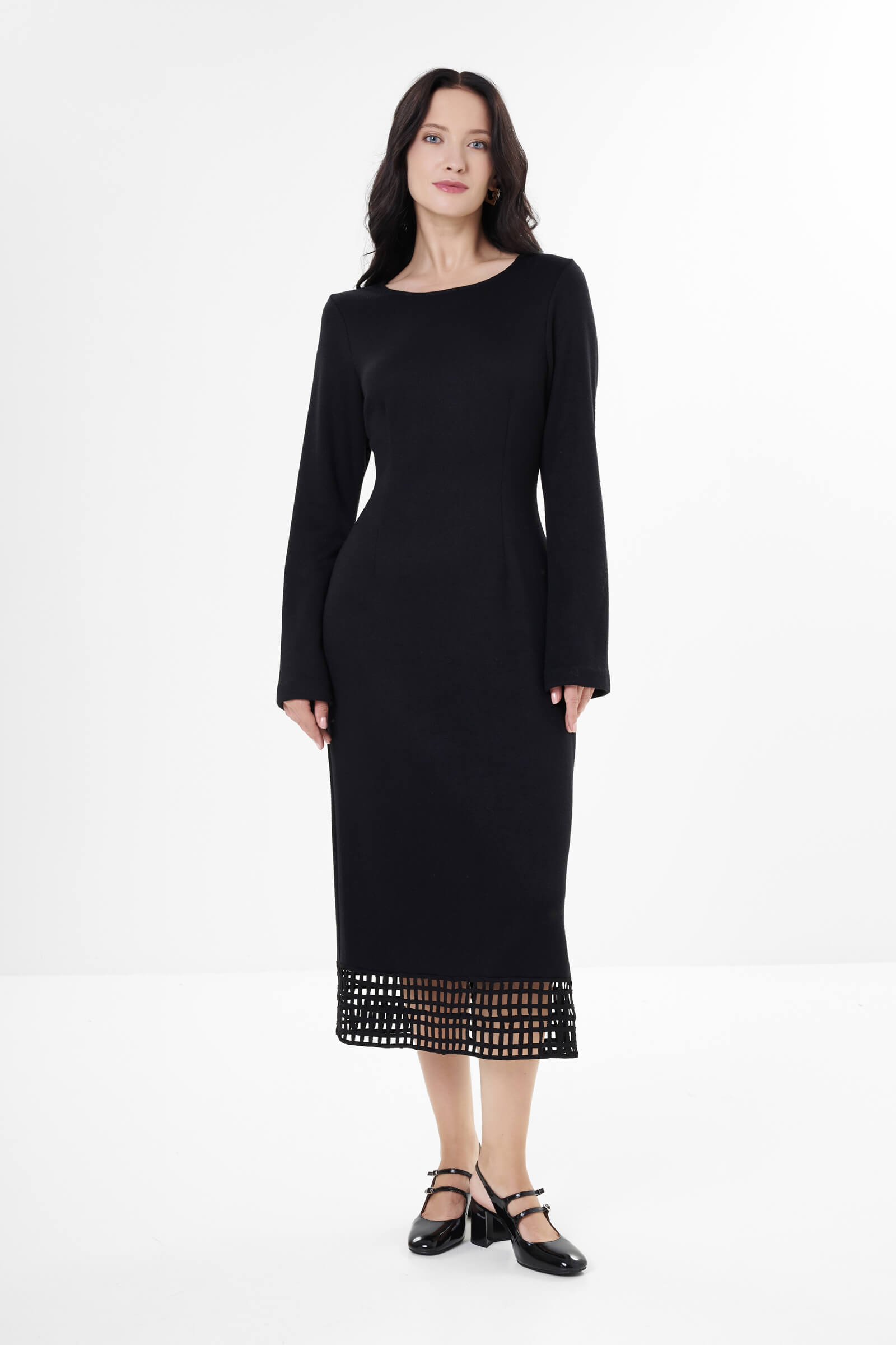 Платье-футляр с перфорацией цвета Черный 