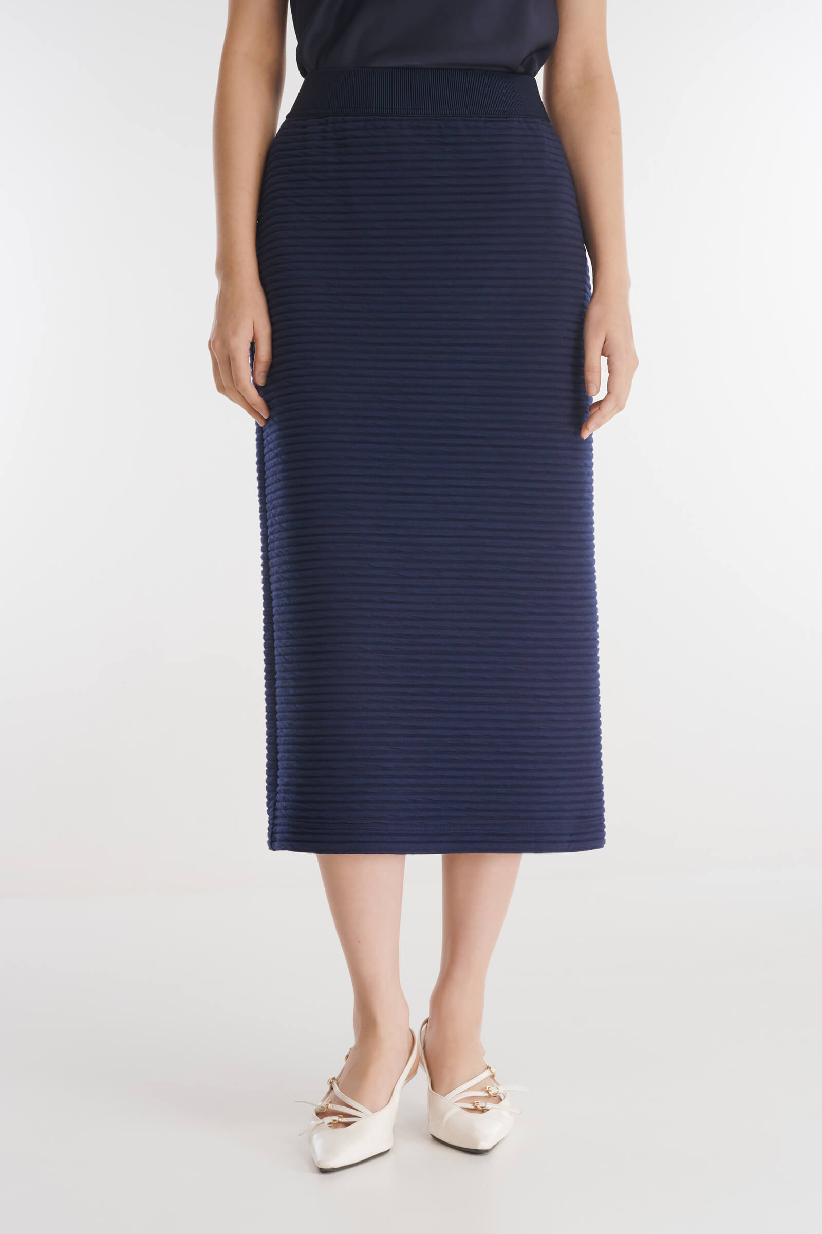 Фактурная юбка-карандаш из смесовой вискозы цвета Синий 