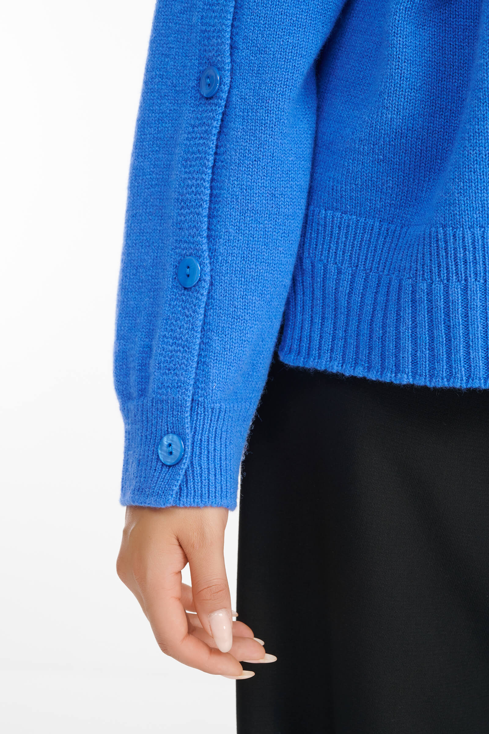 Свитер с пуговицами на рукавах Бренд Caterina Leman