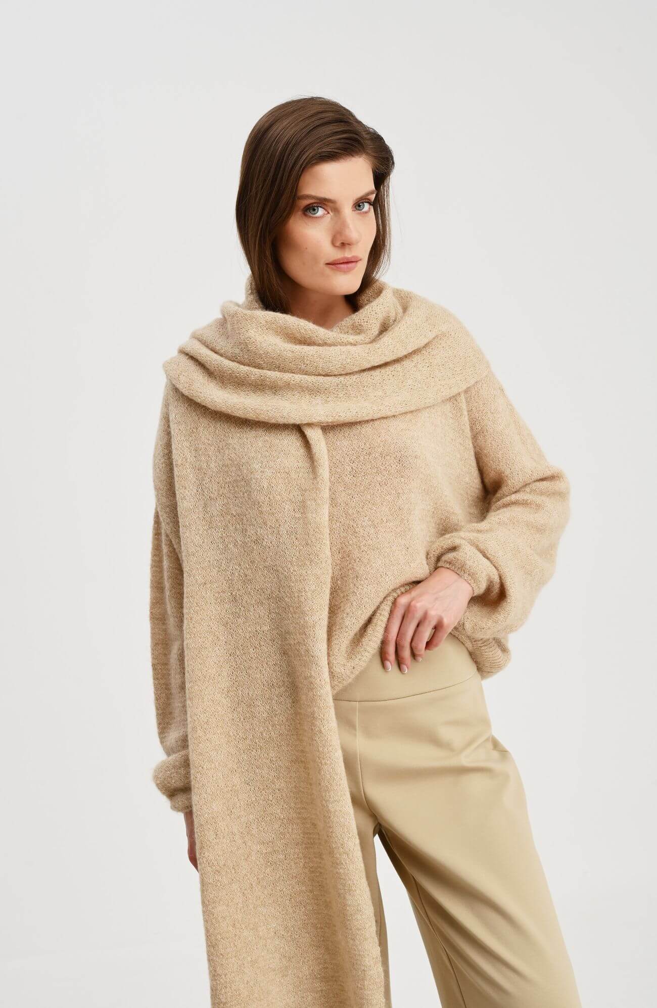 Шарф с легким блеском цвета Бежевый 