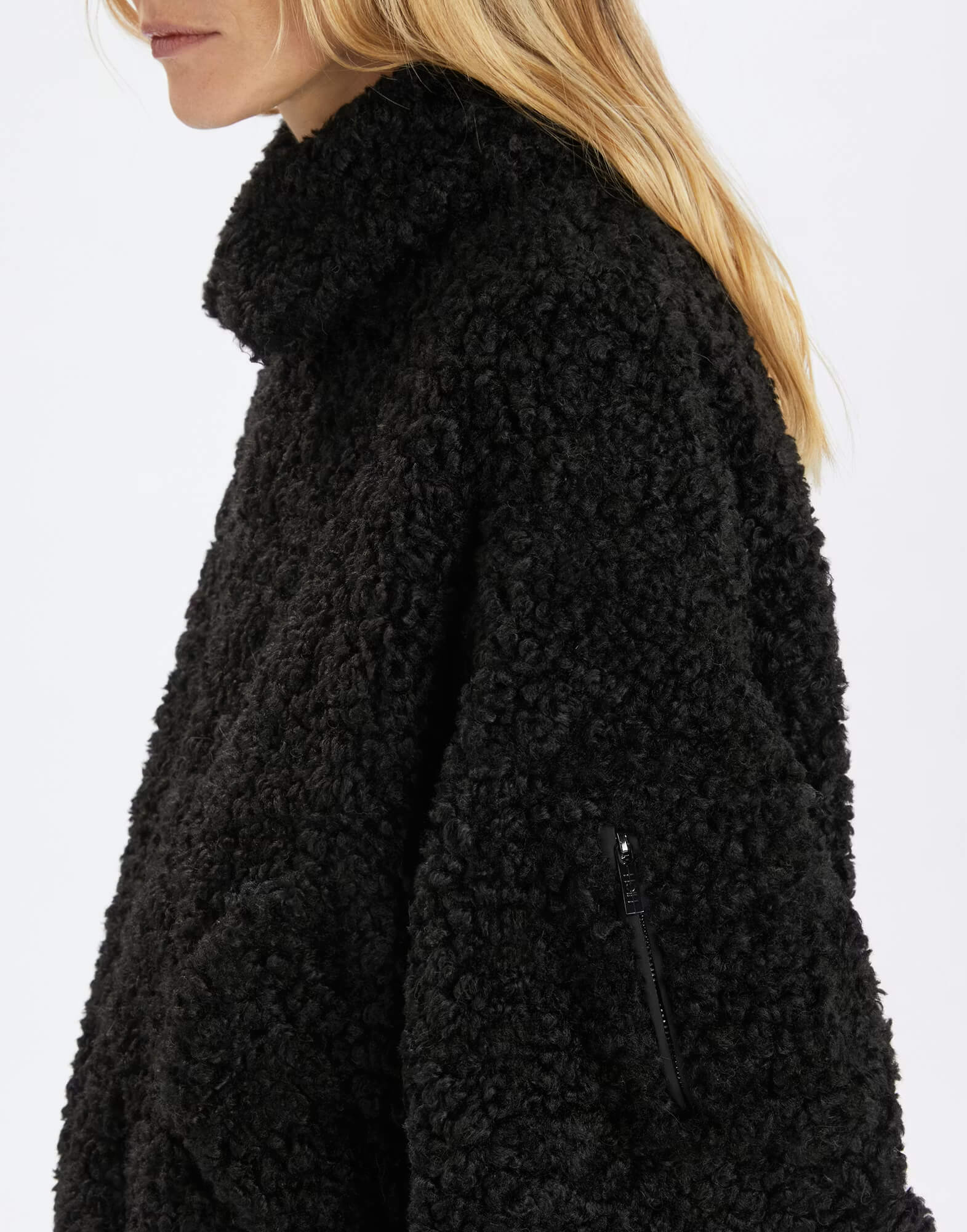 Куртка-бомбер из шерпы Бренд High