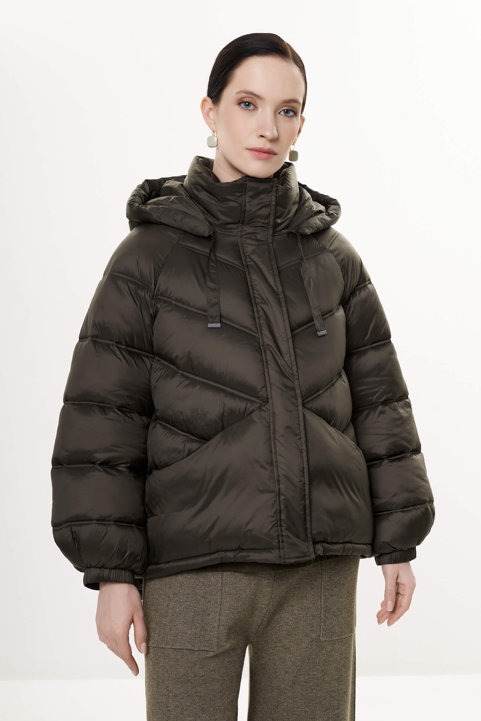 Стеганая куртка с капюшоном цвета Зеленый 
