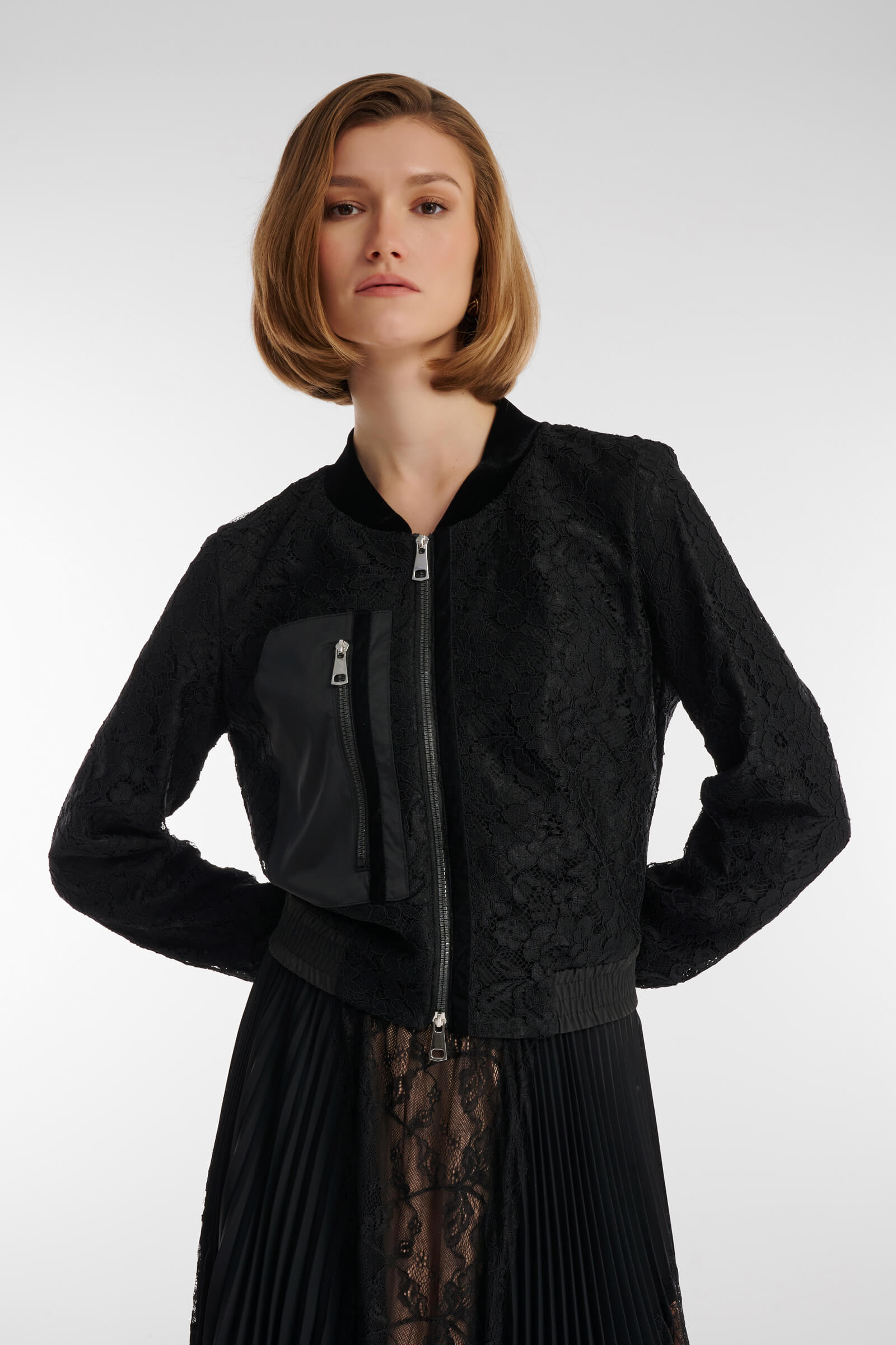 Кружевной бомбер с бархатными деталями цвета Черный 