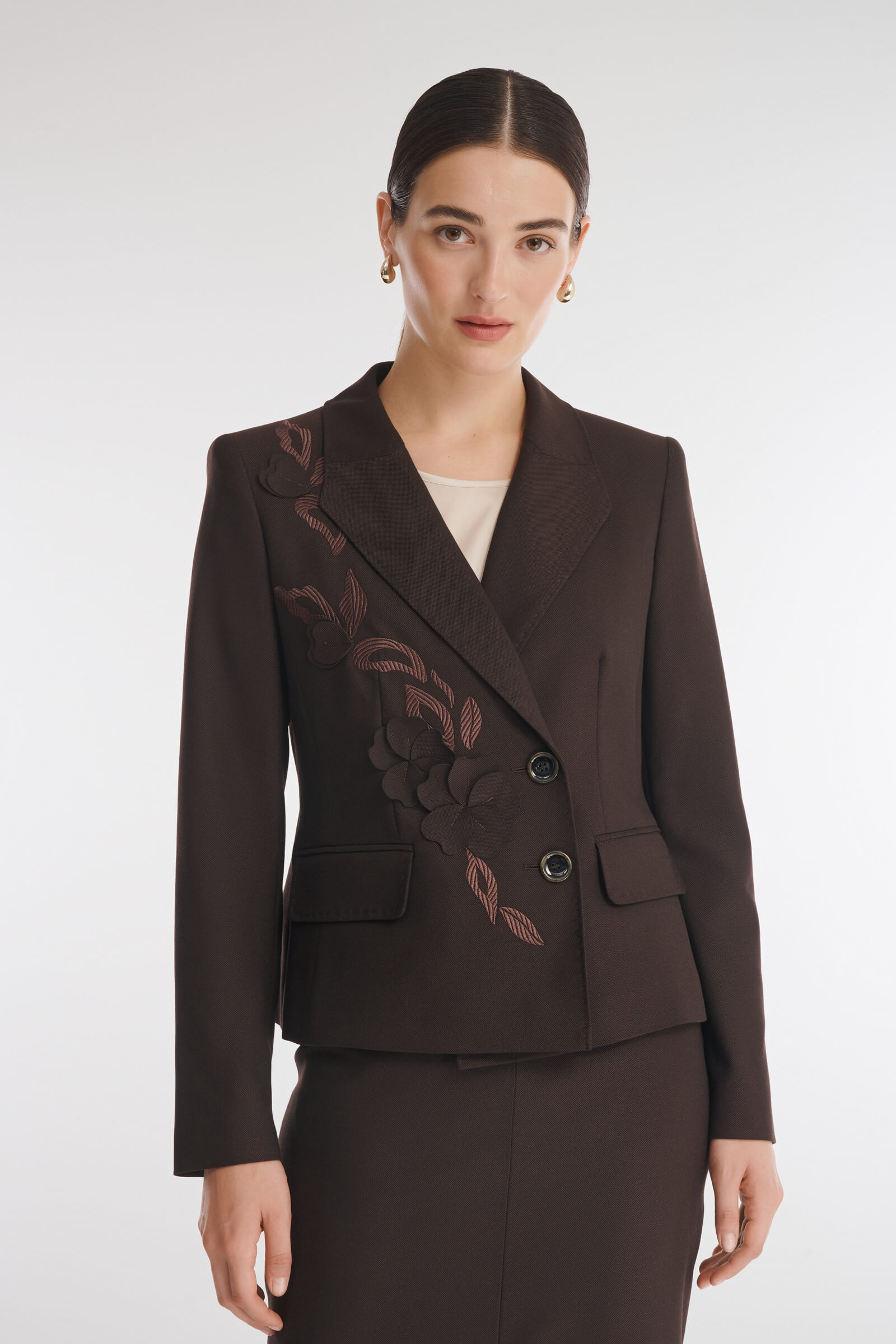 Жакет с объемной цветочной аппликацией цвета Коричневый 