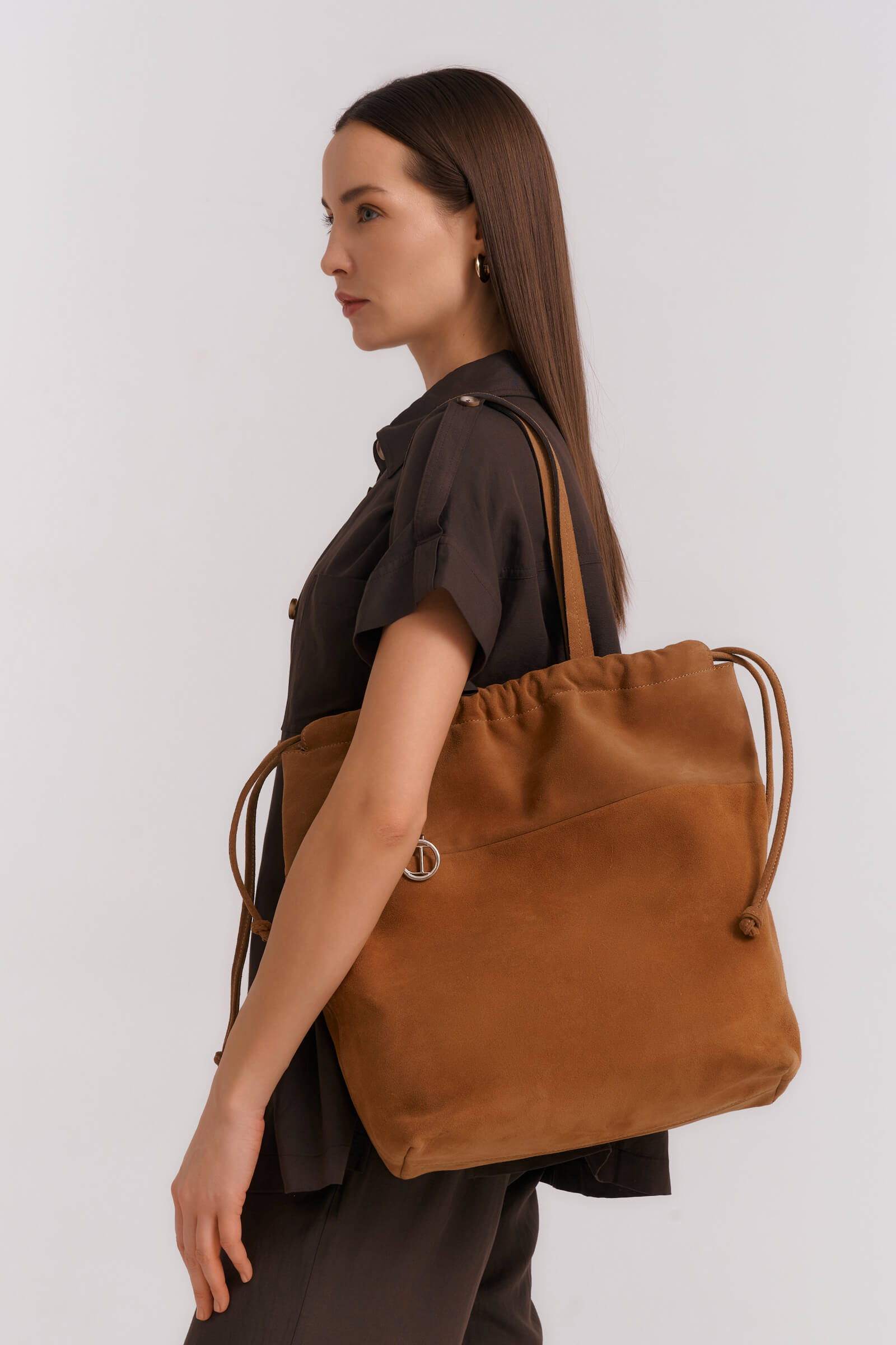 Замшевая сумка на плечо цвета Коричневый 