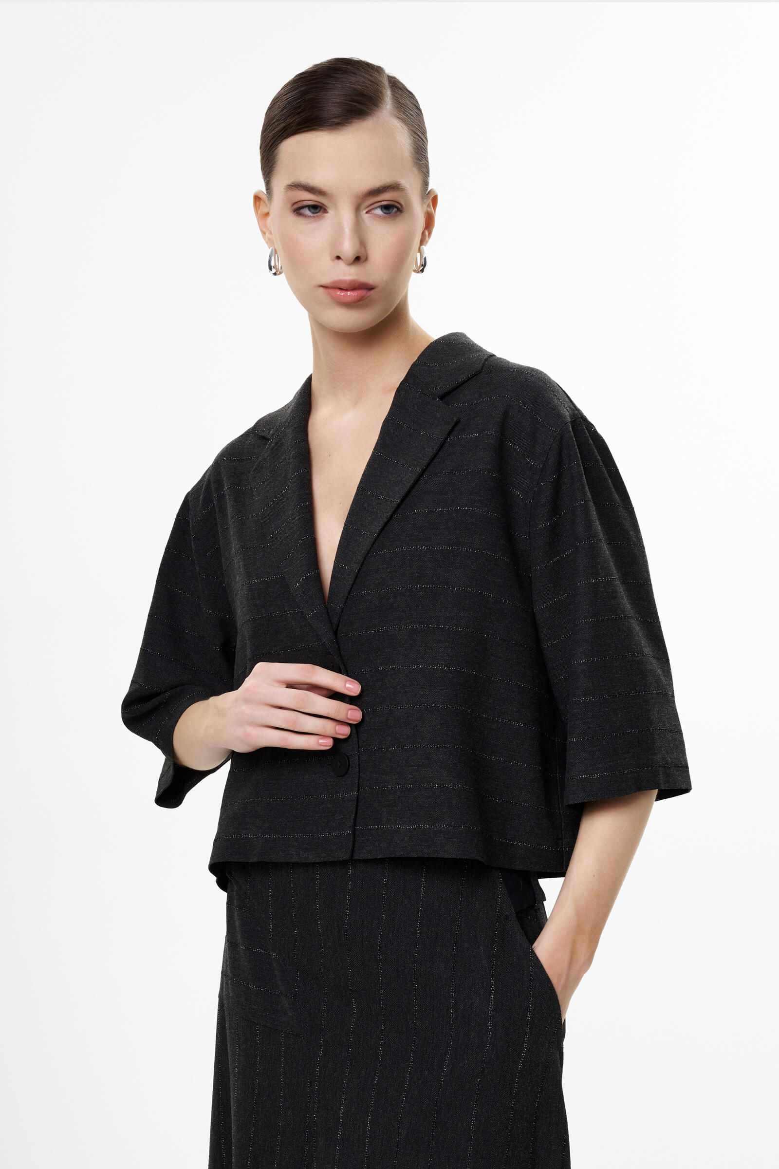 Укороченный жакет в полоску цвета Черный 