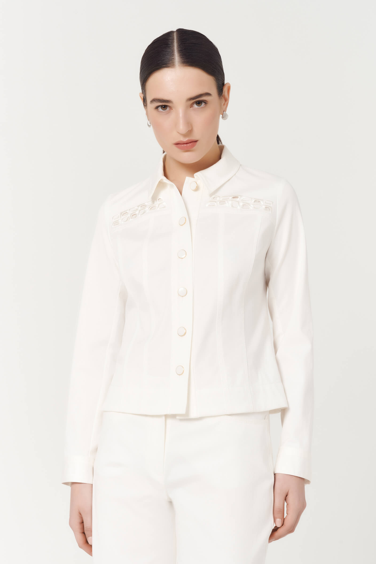 Укороченный жакет с вышивкой цвета Кремовый 