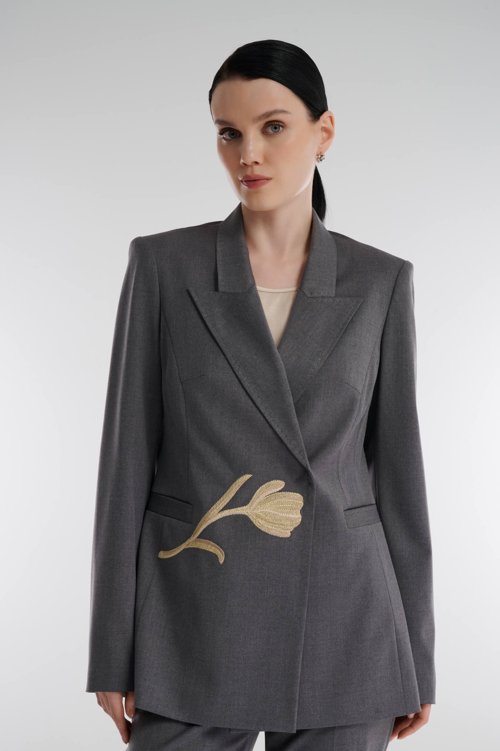 Пиджак с цветочной вышивкой цвета Серый 