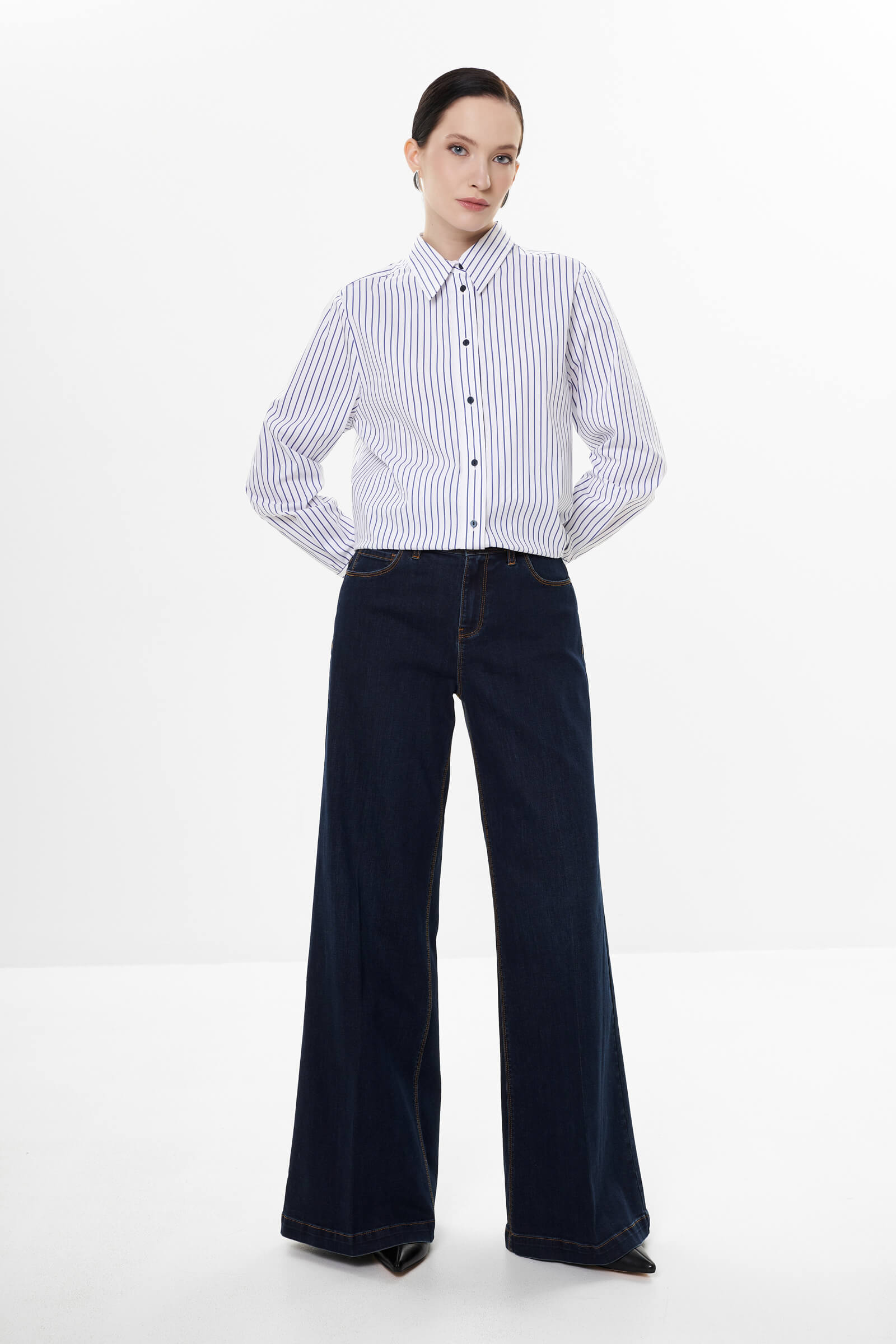 Расклешенные джинсы Бренд Diana Gallesi