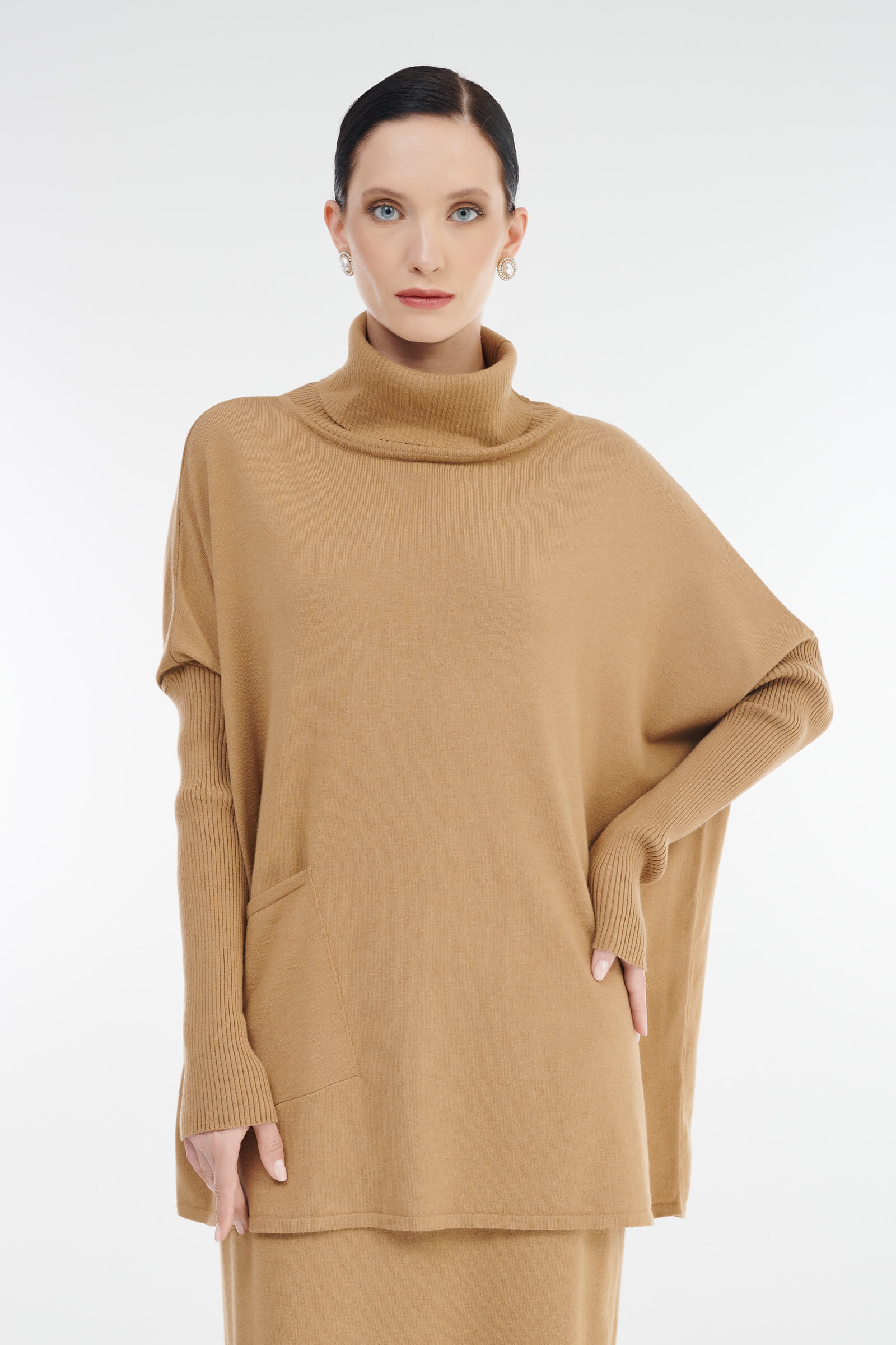 Джемпер с накладным карманом цвета Коричневый 