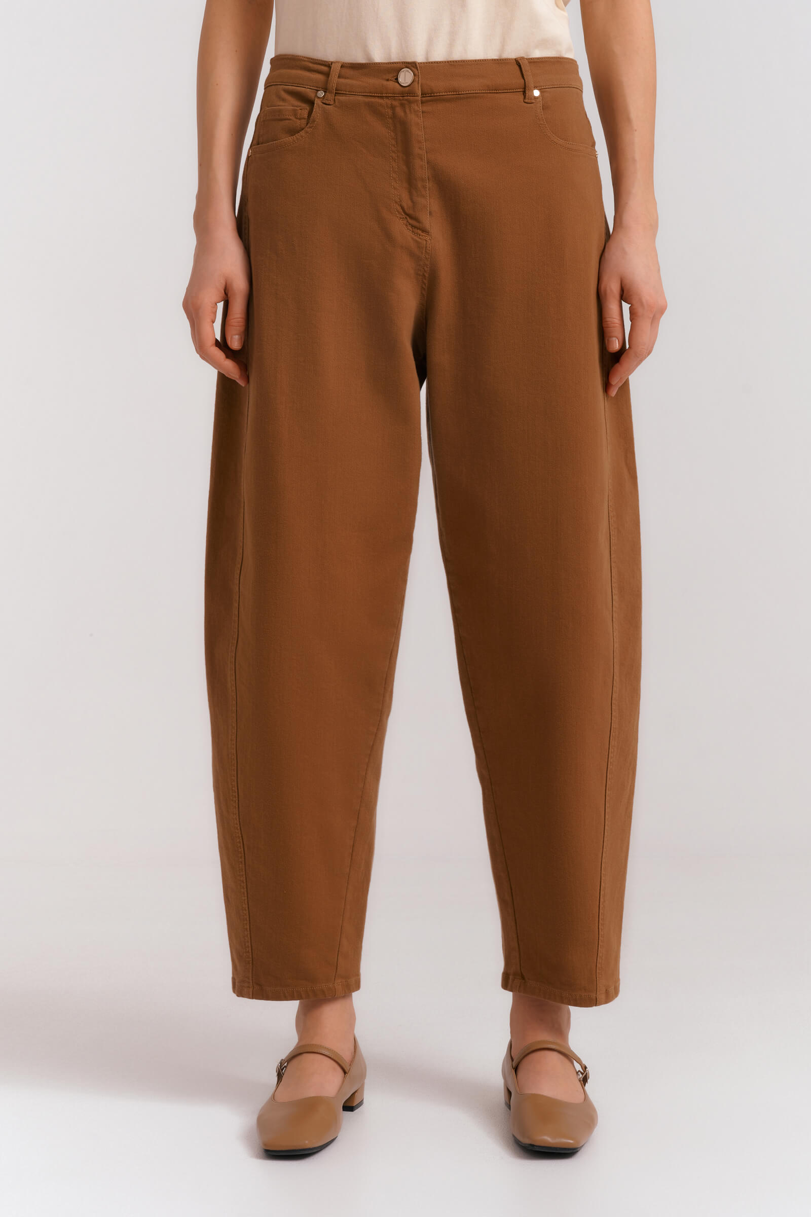 Зауженные джинсы бананы цвета Коричневый 