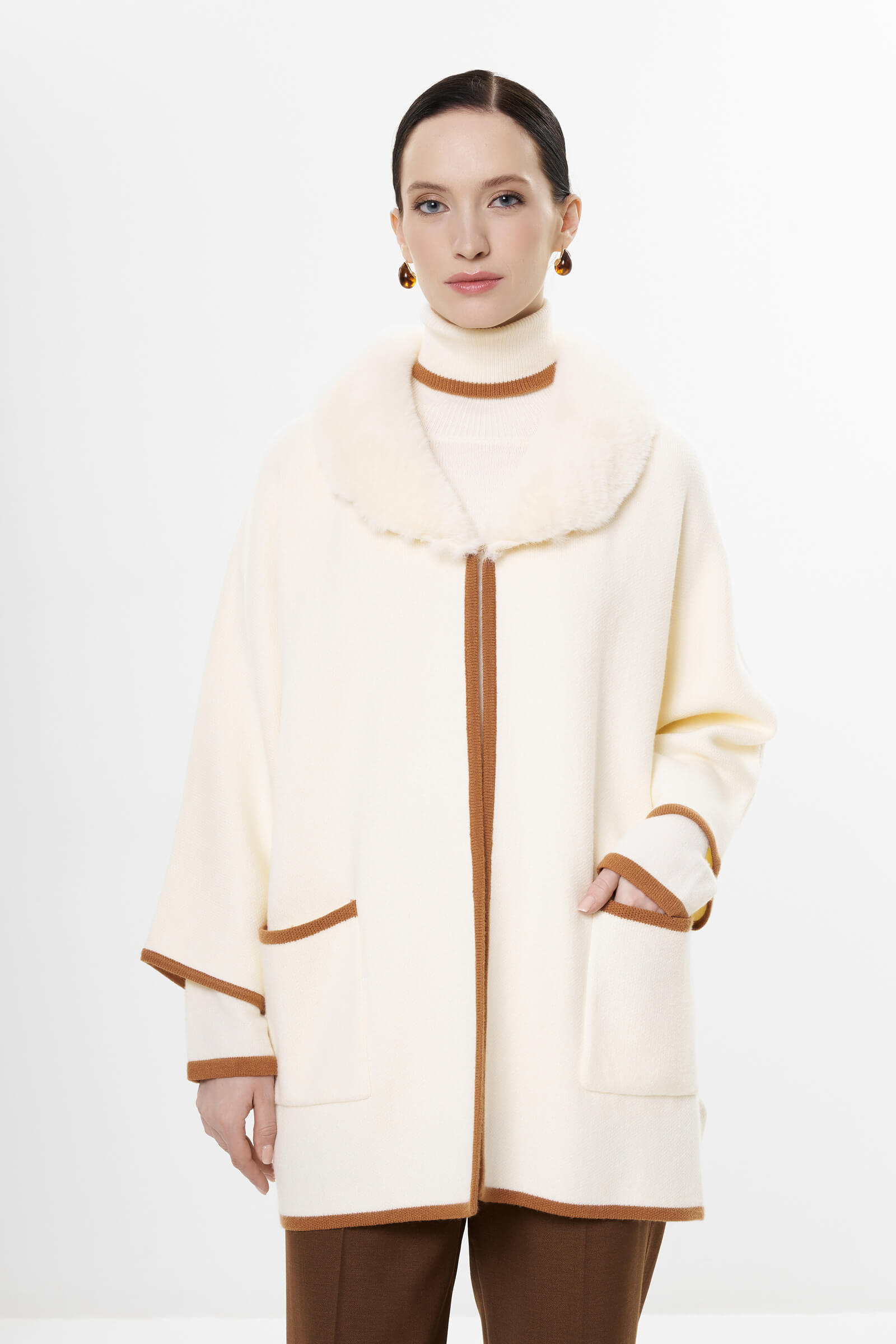 Удлиненный кардиган с акцентным воротником цвета Кремовый 