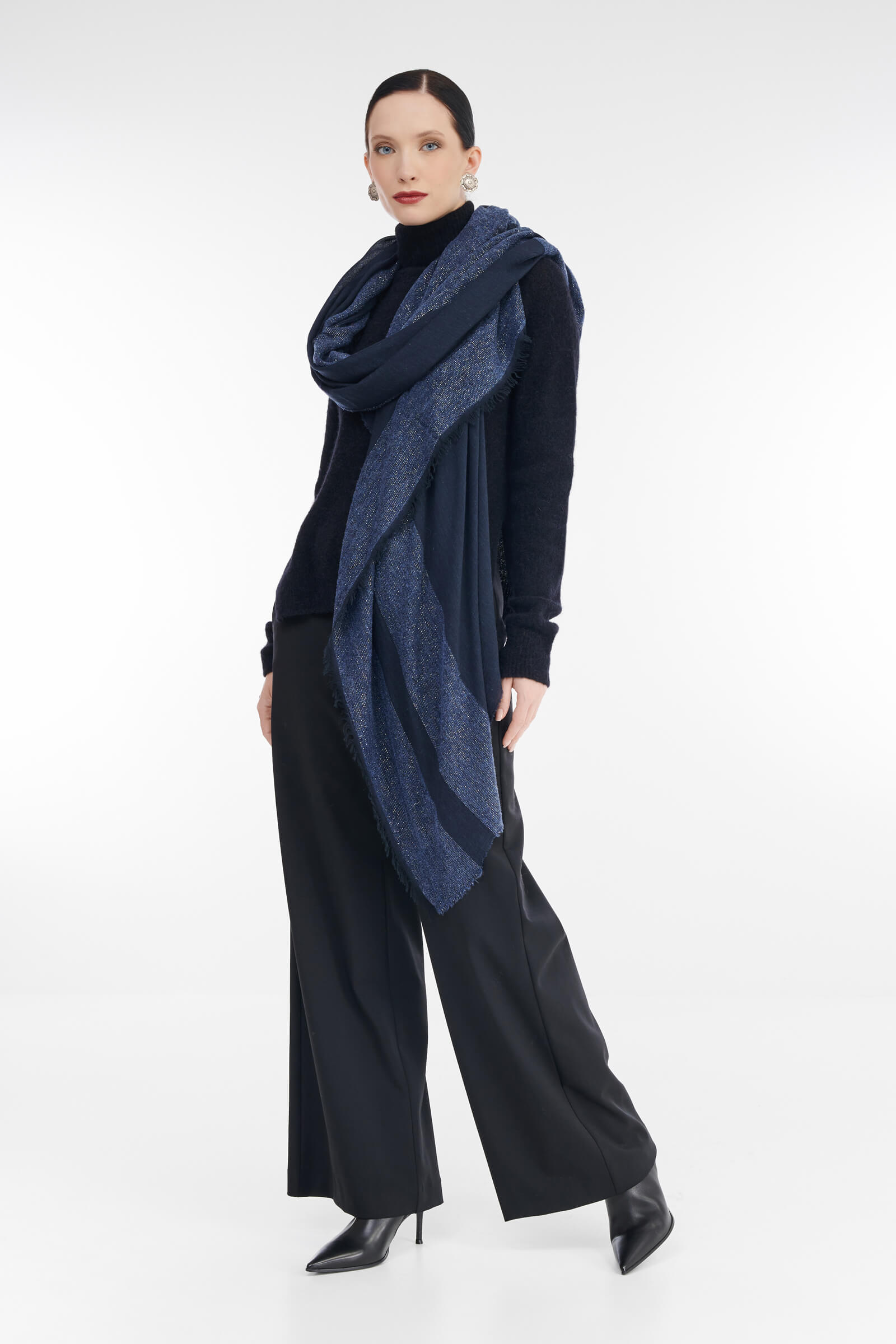 Платок с добавлением шерсти цвета Черный 