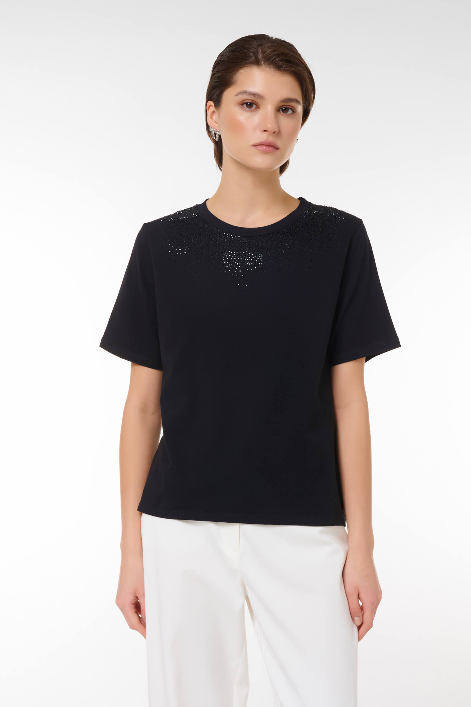 Джемпер со стразами цвета Черный 