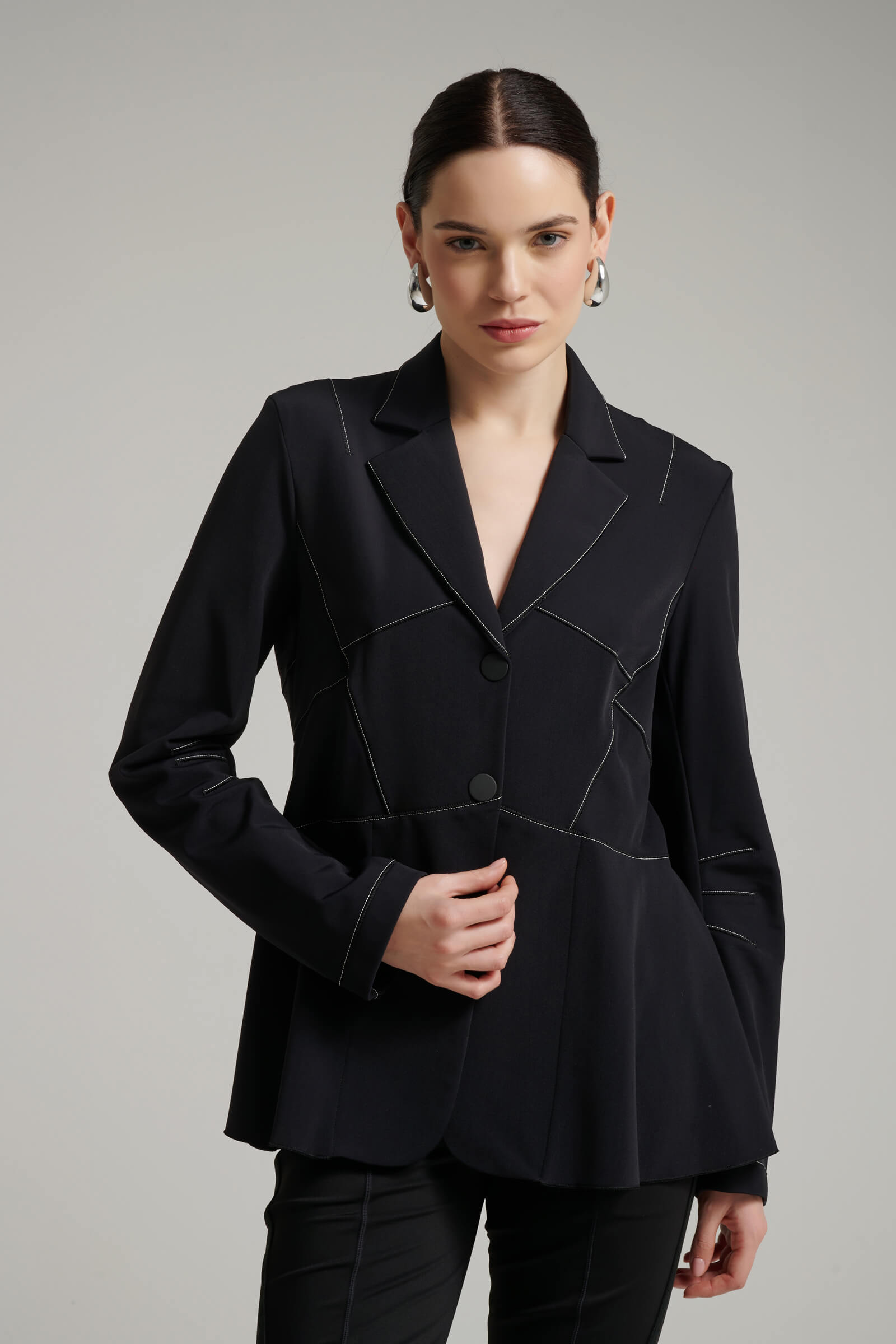 Пиджек с контрастной строчкой цвета Черный 