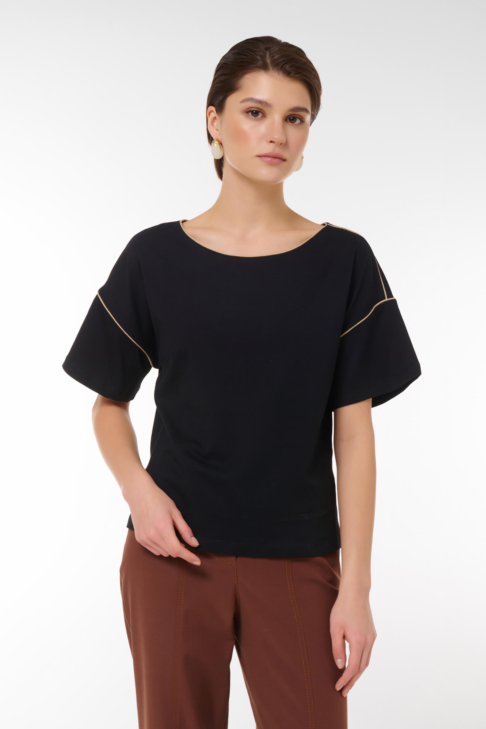 Джемпер с контрастной окантовкой цвета Черный 