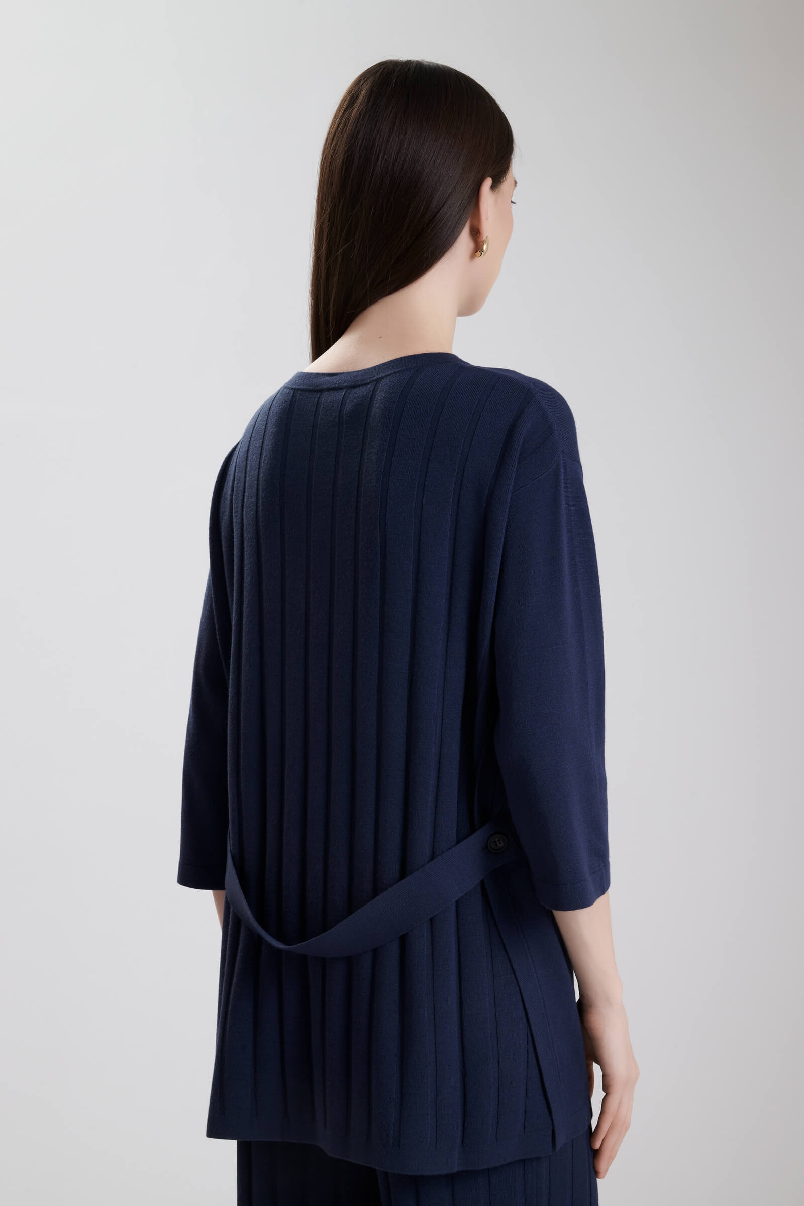 Джемпер с рельефным узором на спинке Бренд MM