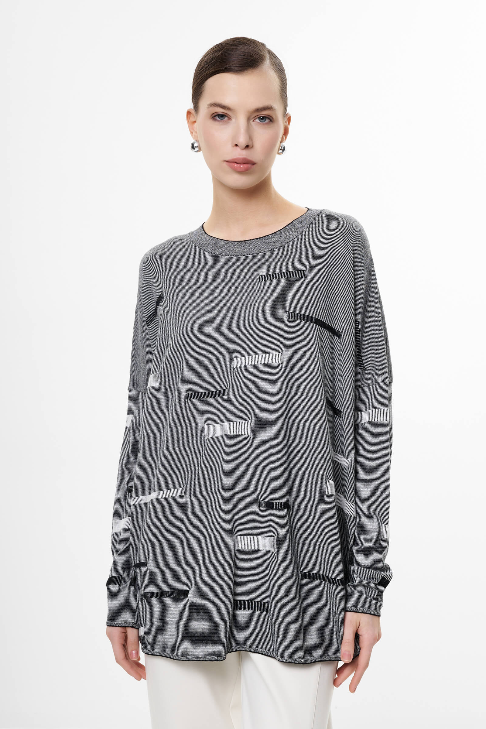 Джемпер свободного кроя цвета Серый 