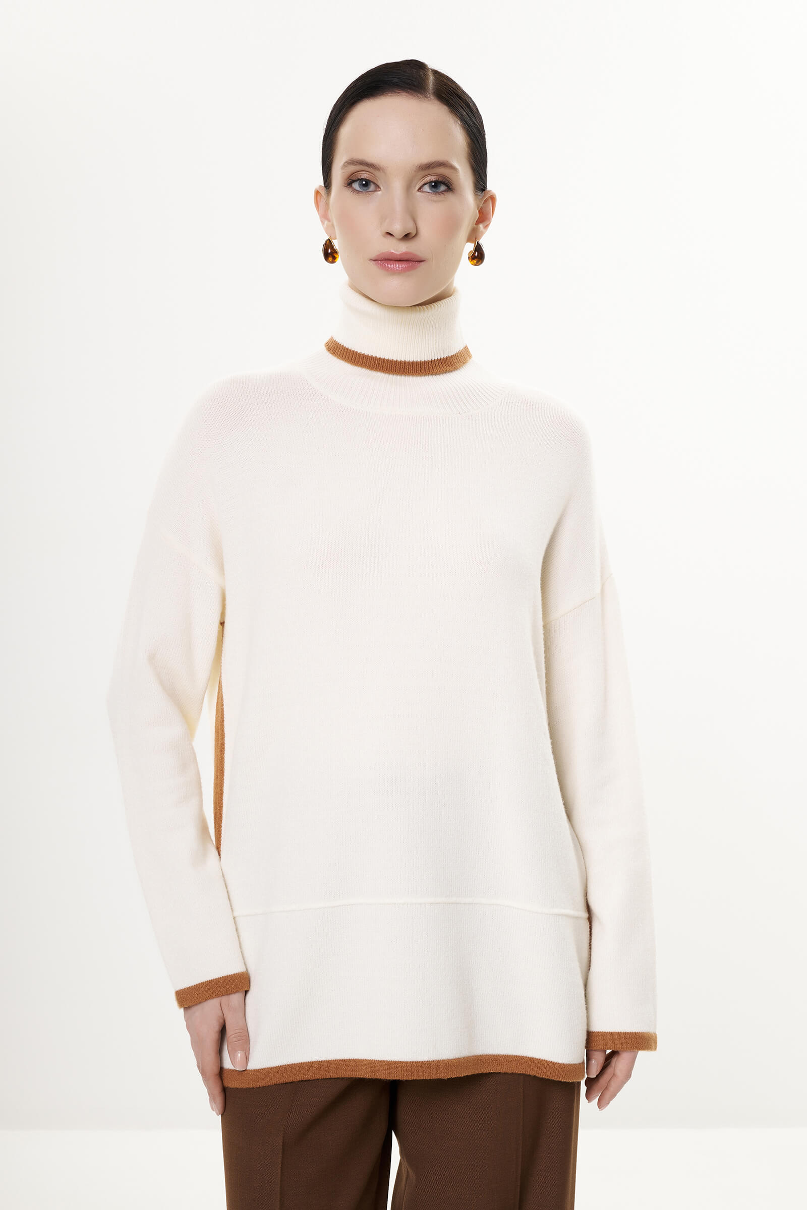 Удлиненный свитер из смесовой вискозы цвета Кремовый 