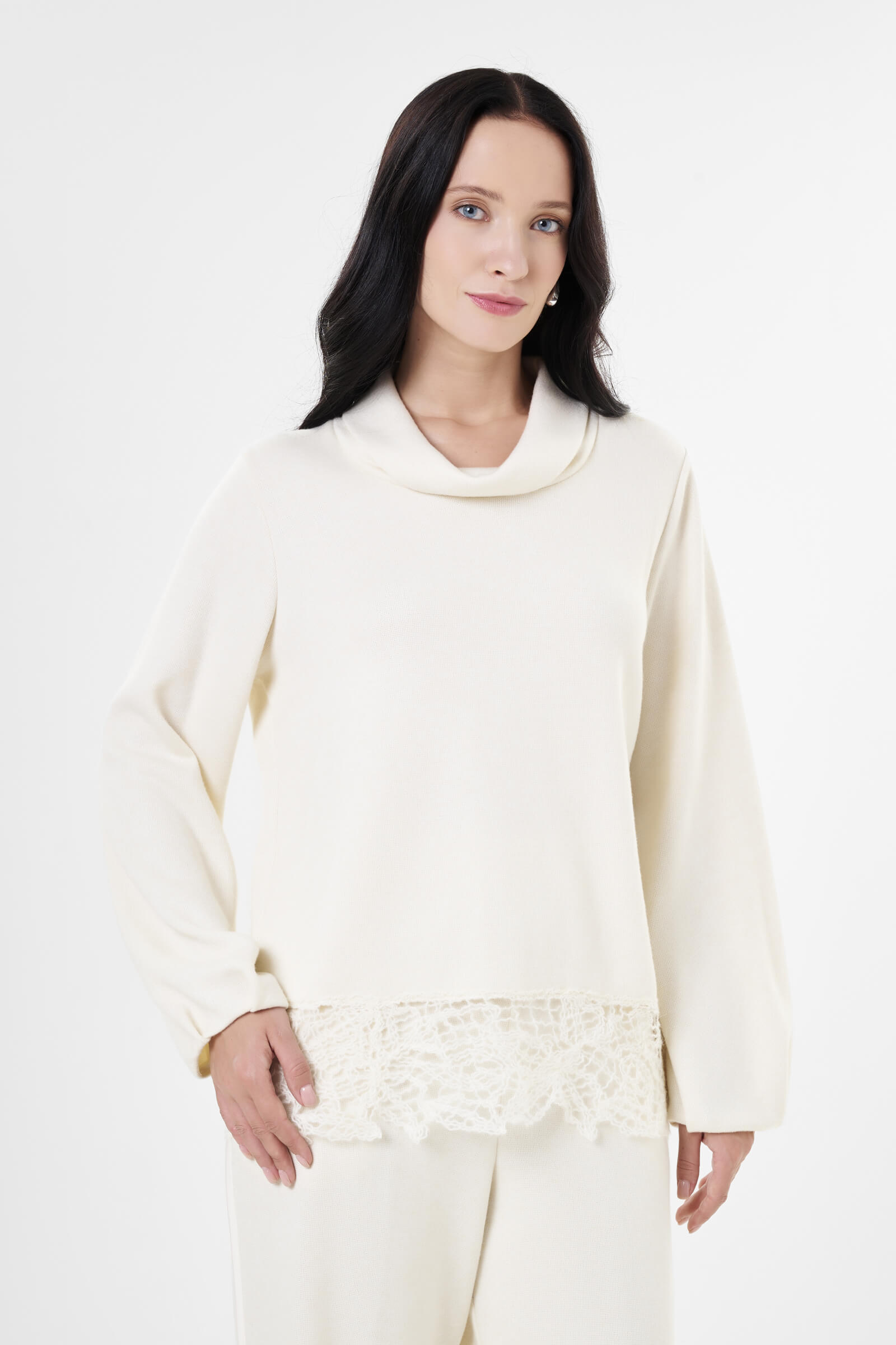 Джемпер из поливискозы с кружевом цвета Кремовый 