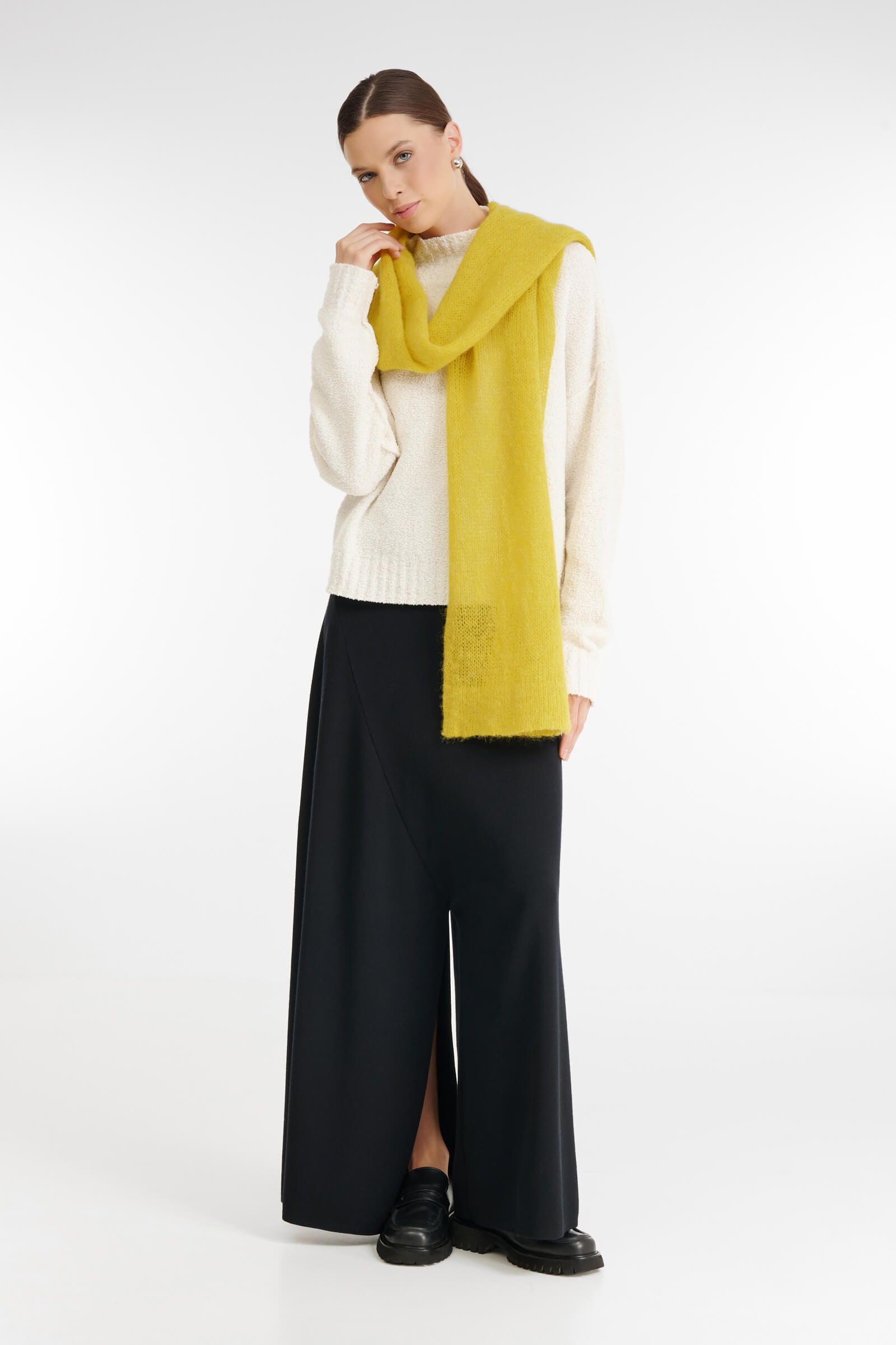 Однотонный вязаный шарф цвета Желтый 