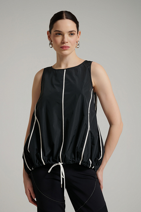 Блузка с контрастной контовкой Бренд High